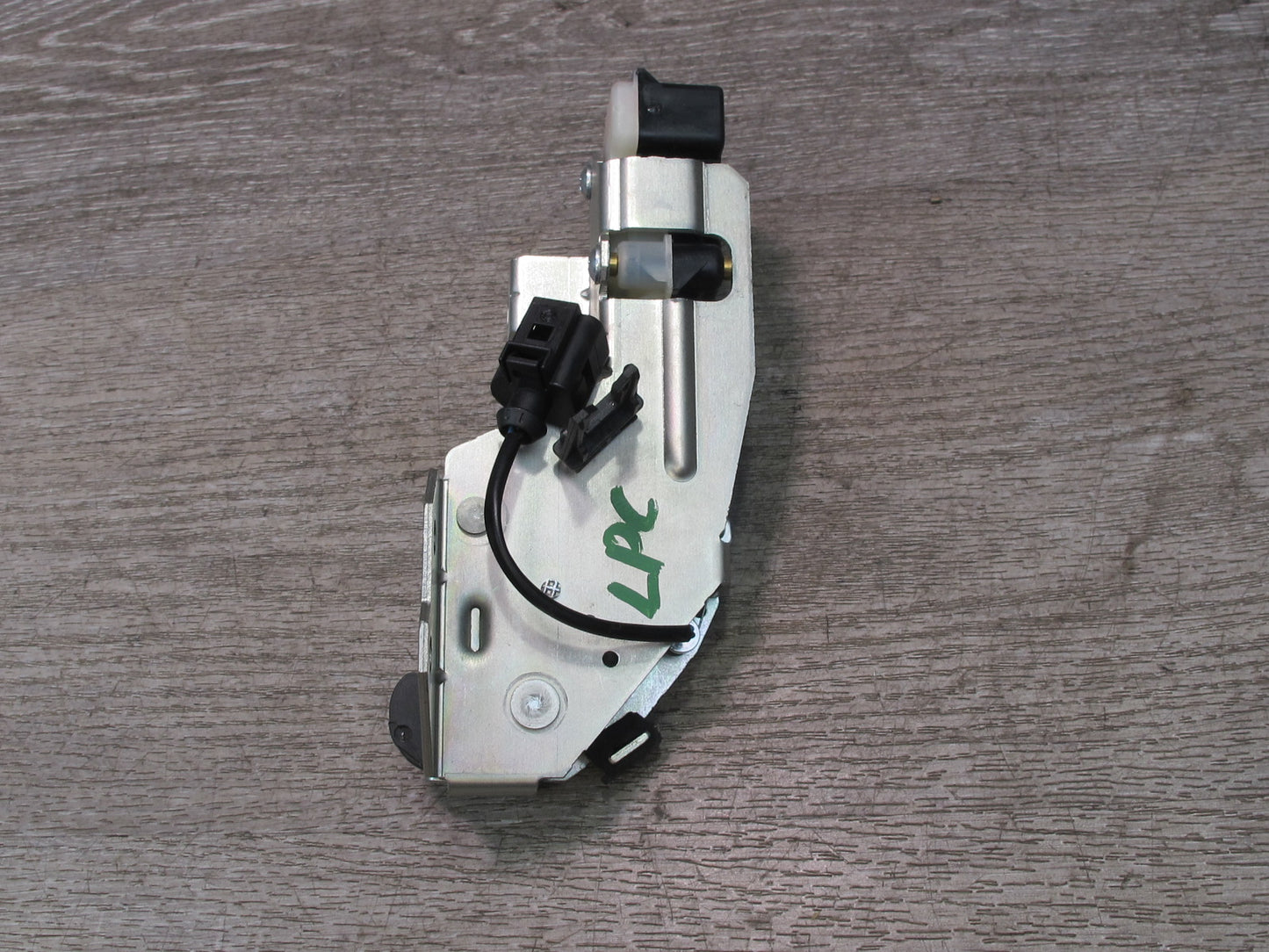2008-2010 Porsche Cayenne 957 Rear Trunk Window Lock Latch Actuator 7L0827506E