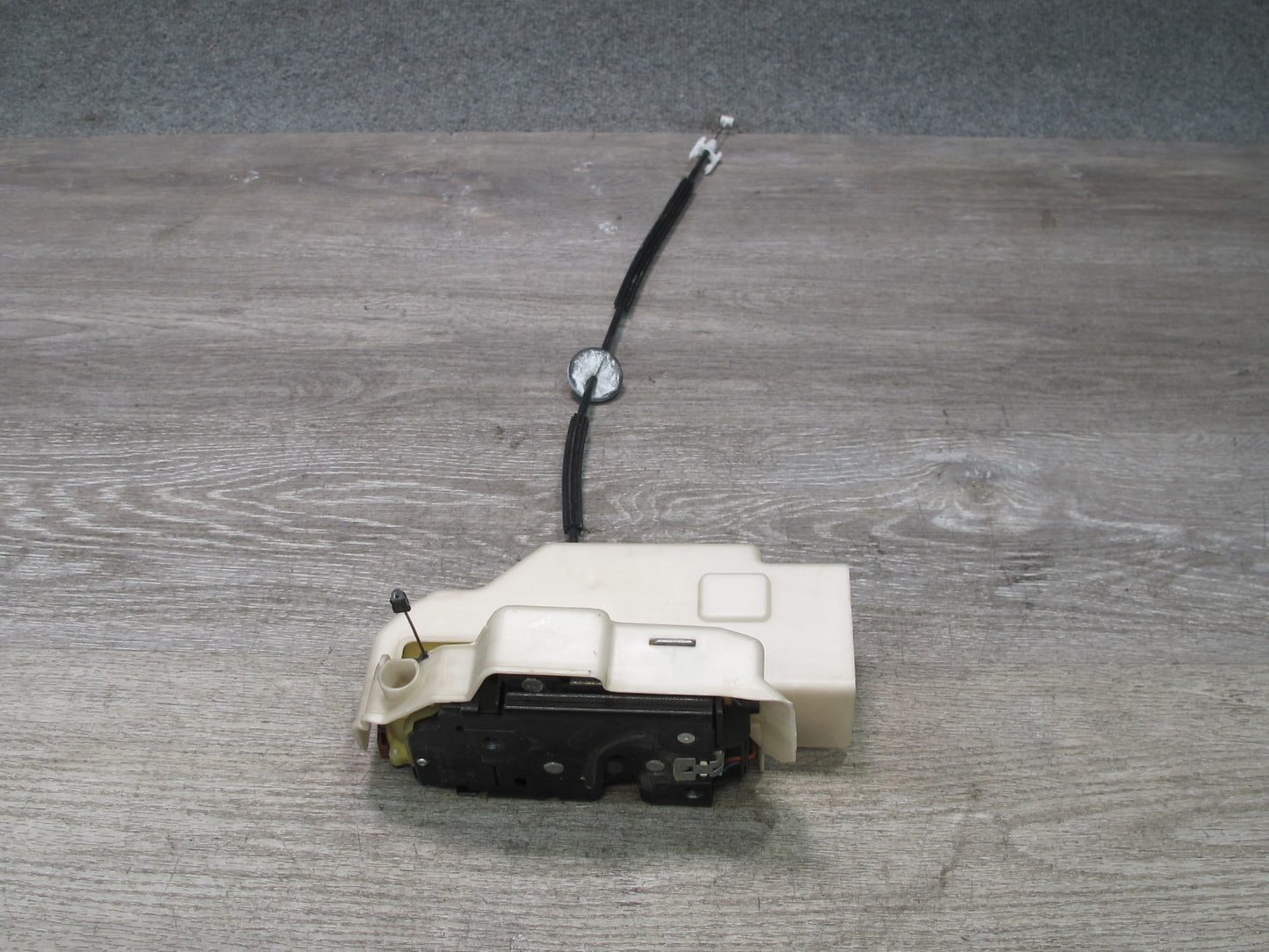 2003-2010 Porsche Cayenne 957 Front Right Door Lock Latch Actuator