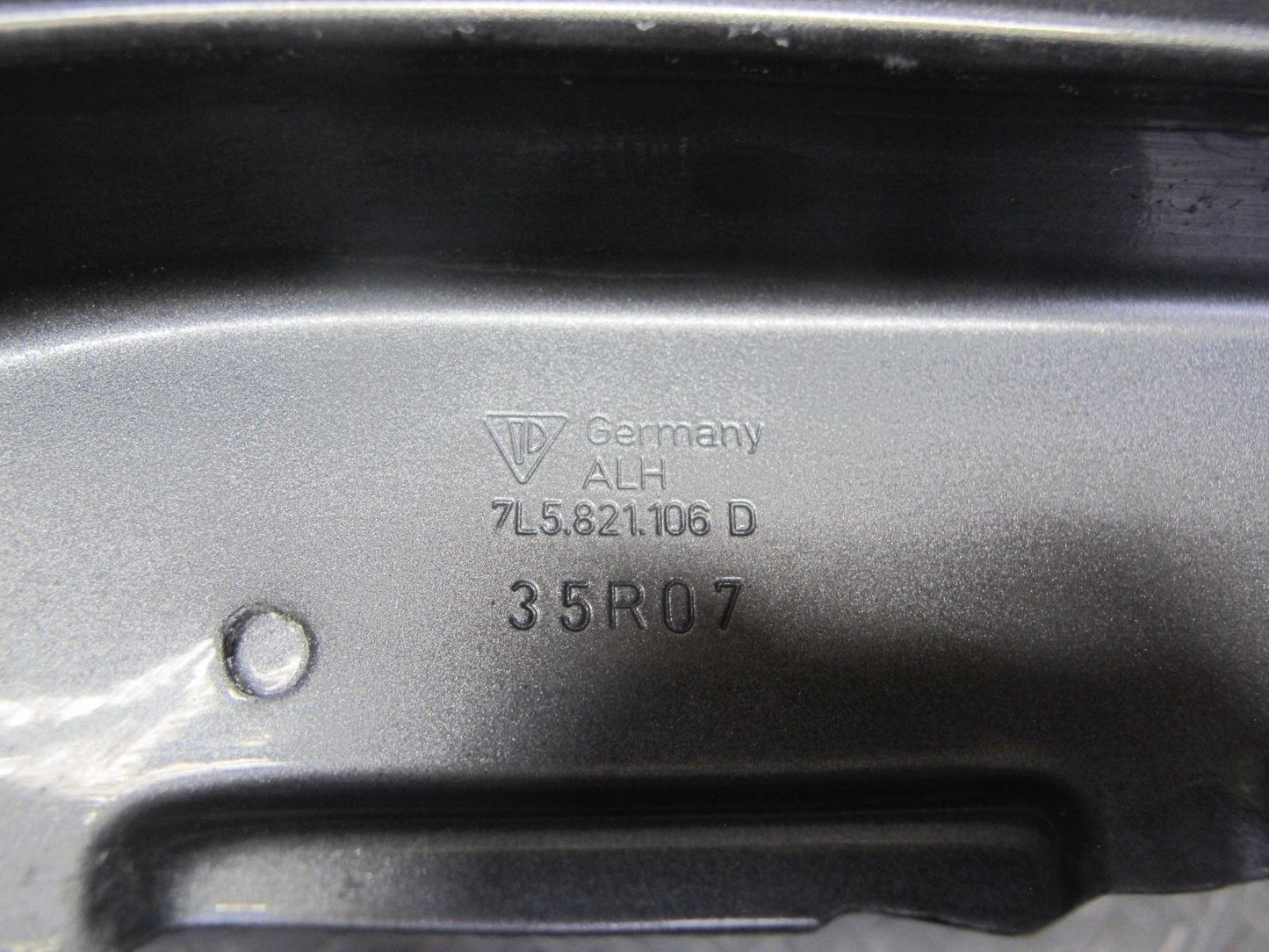 2008-2010 Porsche Cayenne 957 Front Right Fender Shell Cover Panel
