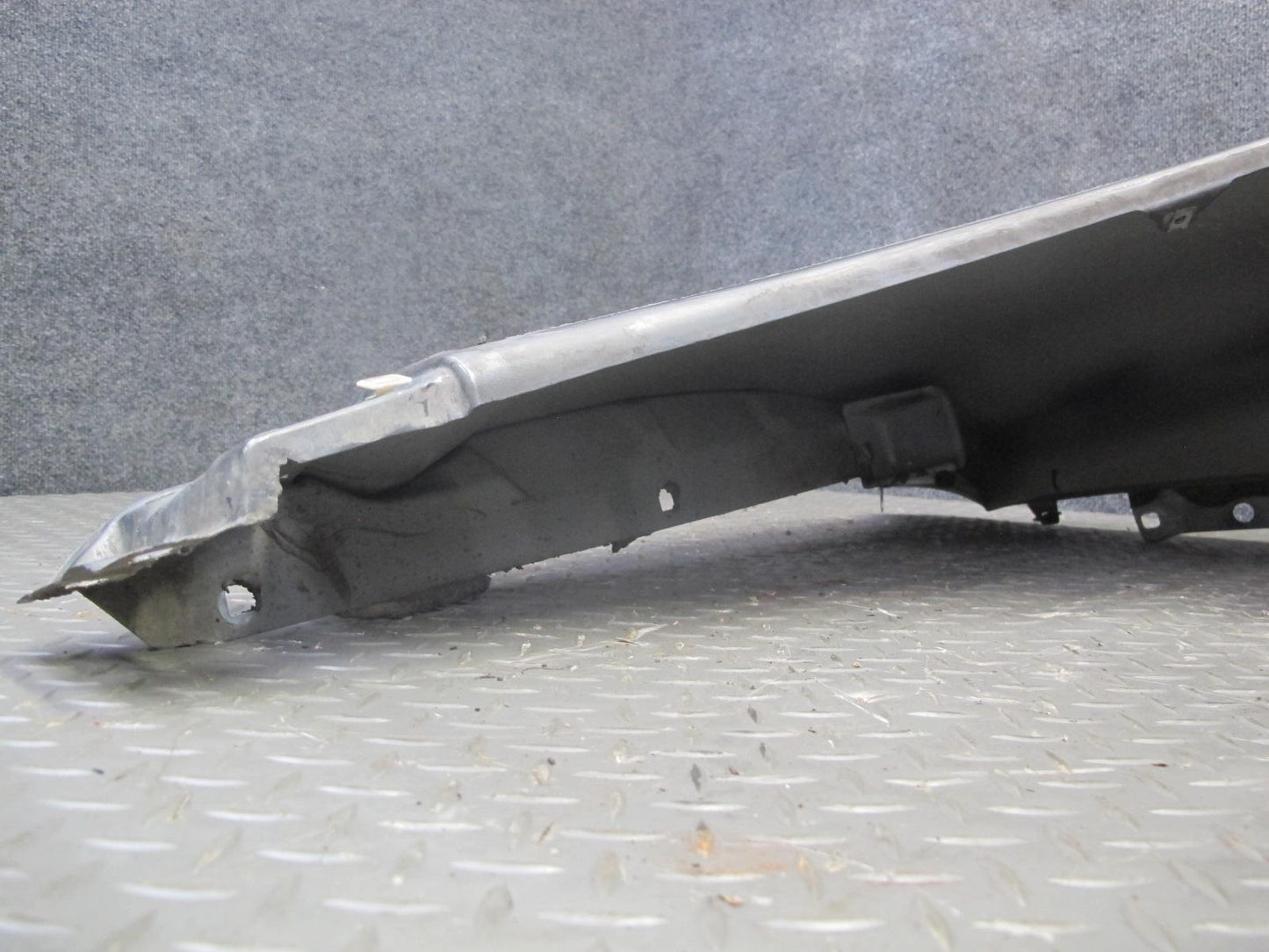 2008-2010 Porsche Cayenne 957 Front Right Fender Shell Cover Panel