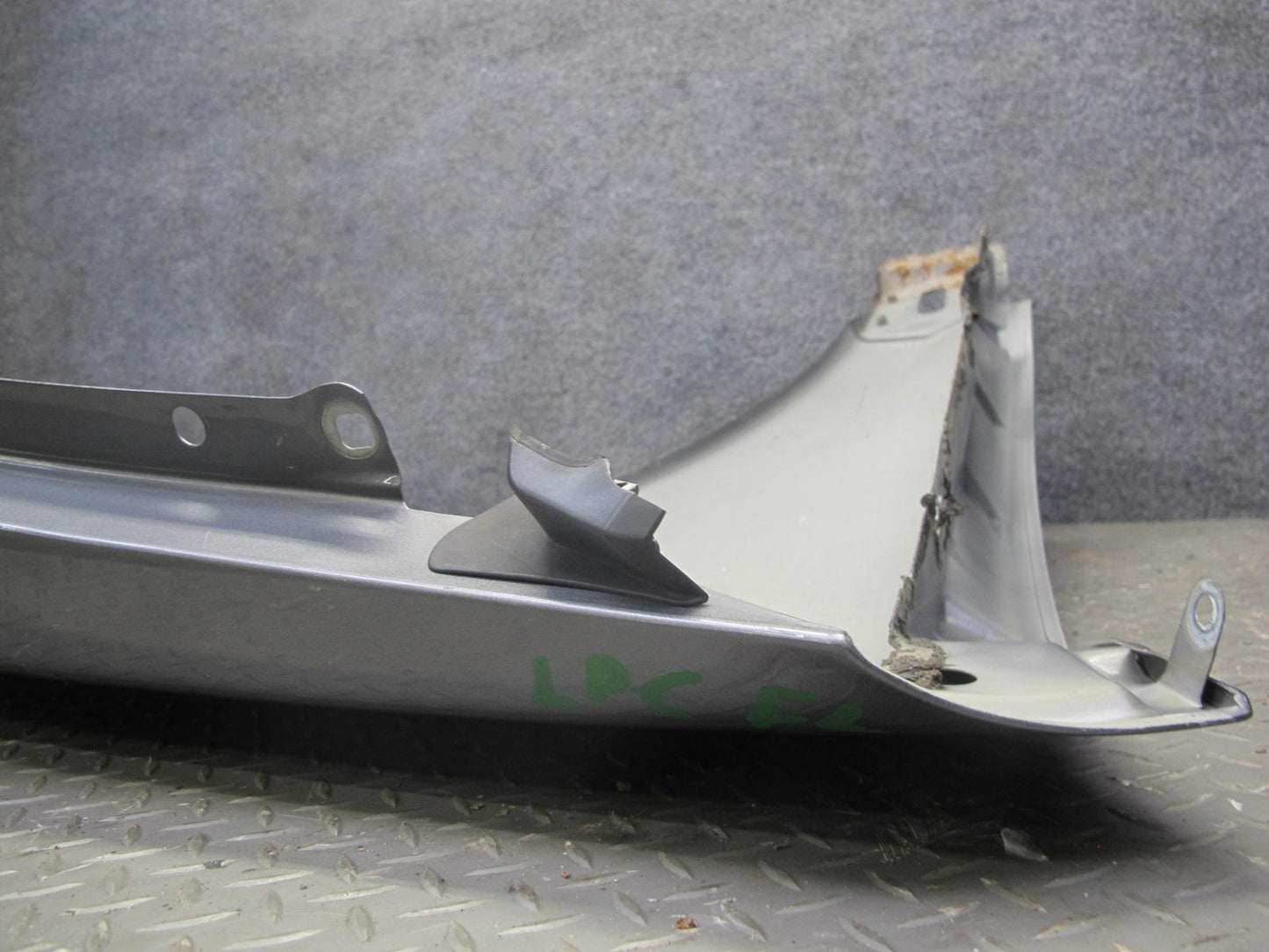 2008-2010 Porsche Cayenne 957 Front Left Fender Shell Cover Panel