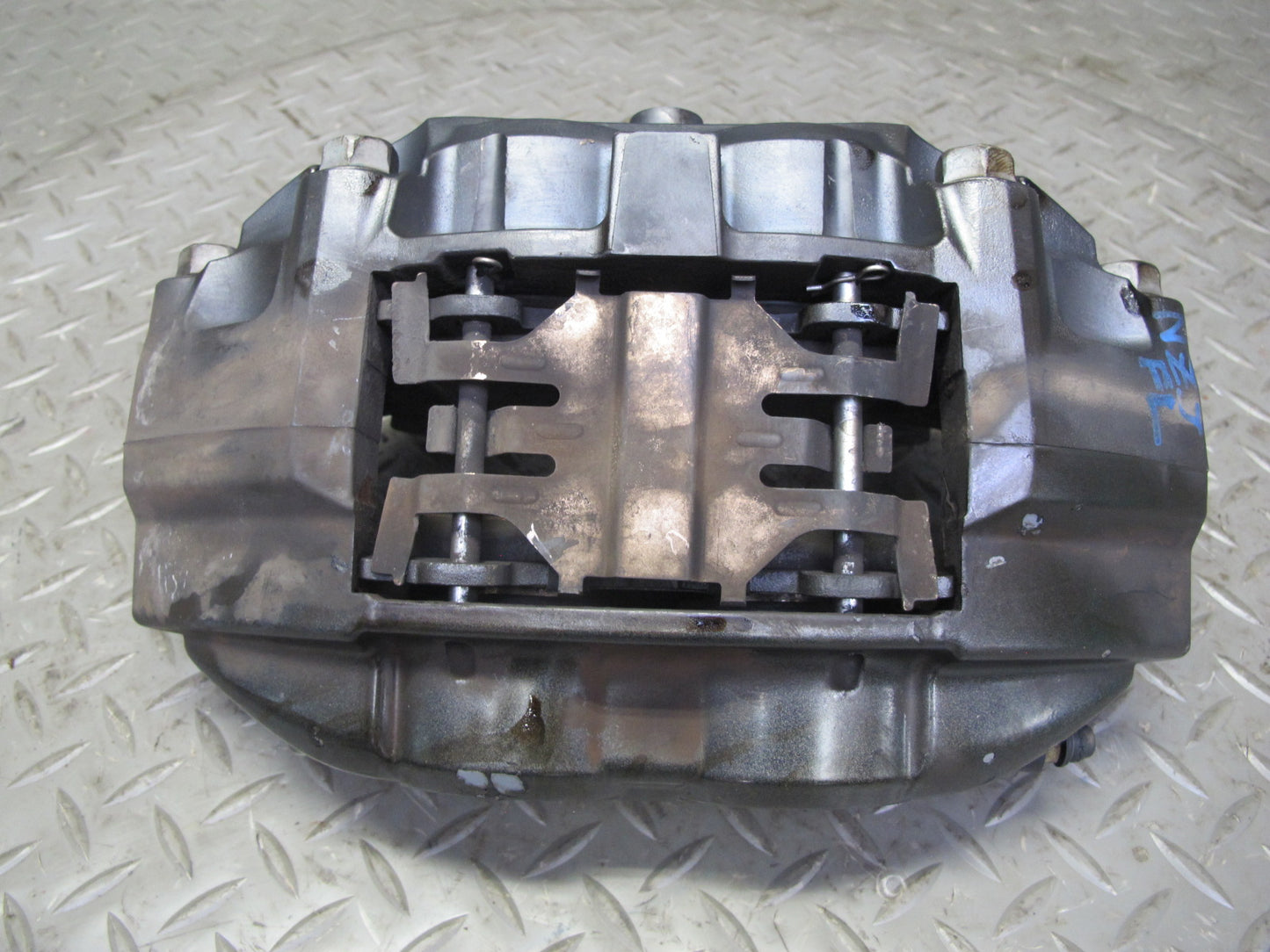 09-12 Nissan Z34 370Z Front Left & Right Sport Brake Caliper Set Akebono OEM