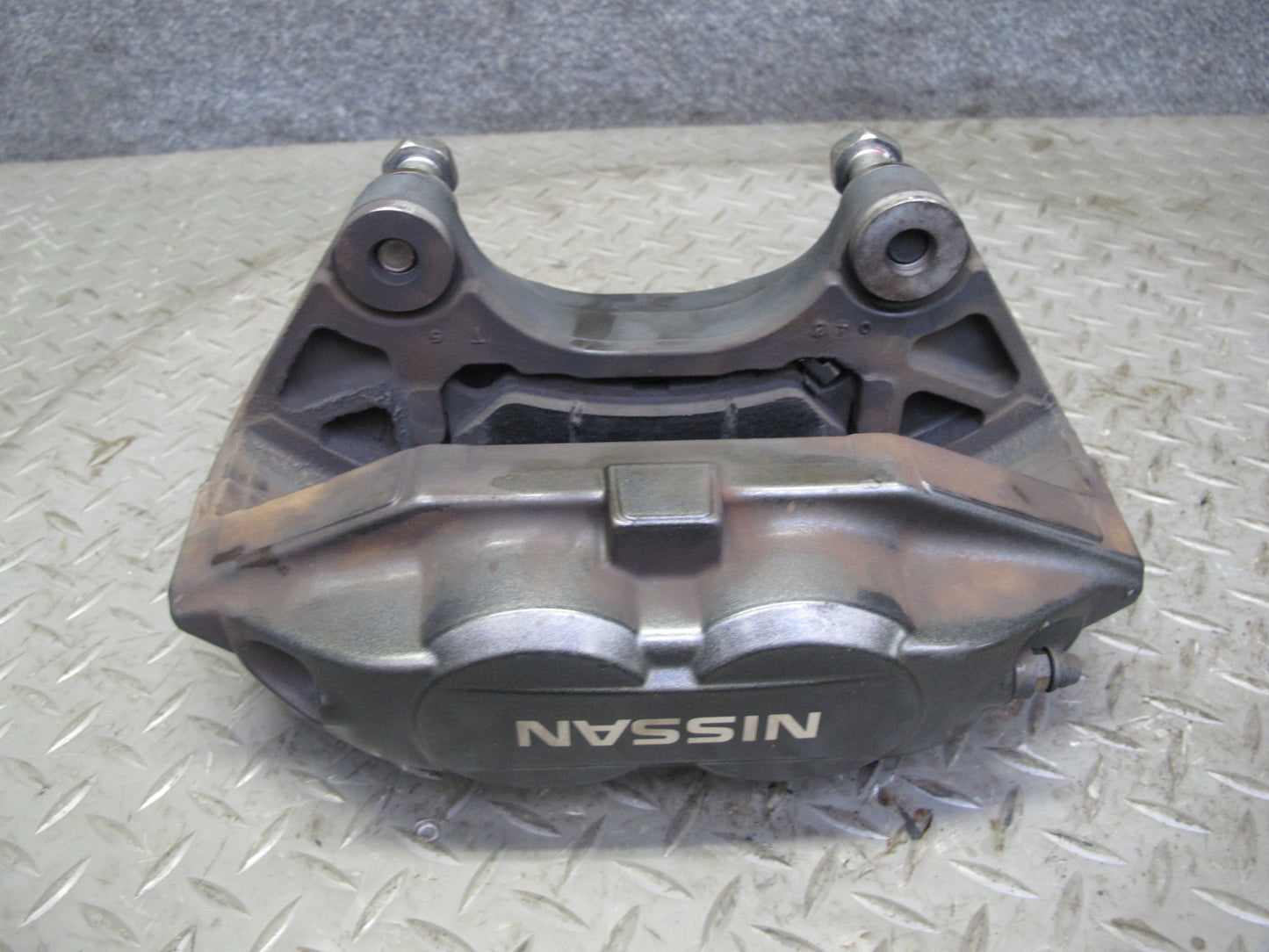 09-12 Nissan Z34 370Z Front Left & Right Sport Brake Caliper Set Akebono OEM