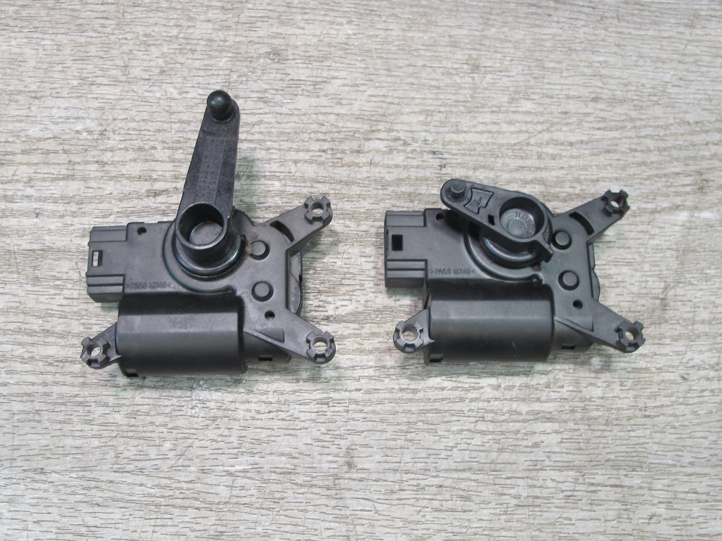 2003-2010 Porsche Cayenne 957 A/C Heater Flap Door Actuator Motor Set