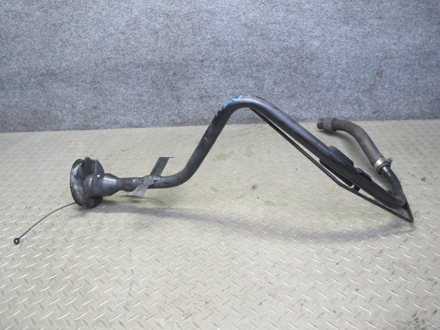 09-11 Nissan Z34 370Z Fuel Gas Tank Filler Neck w Cap Assembly OEM