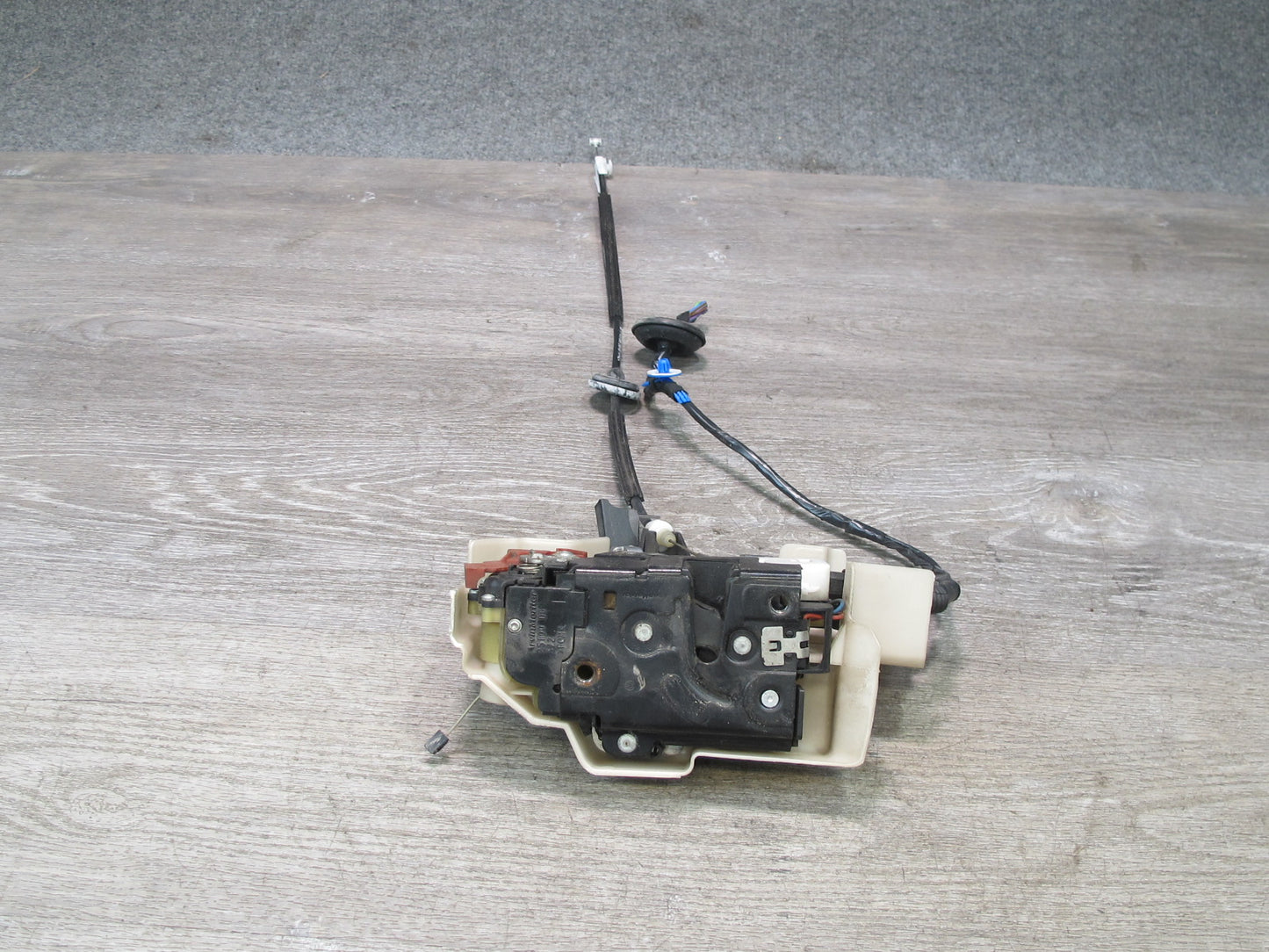 2003-2010 Porsche Cayenne 957 Front Left Door Lock Latch Actuator