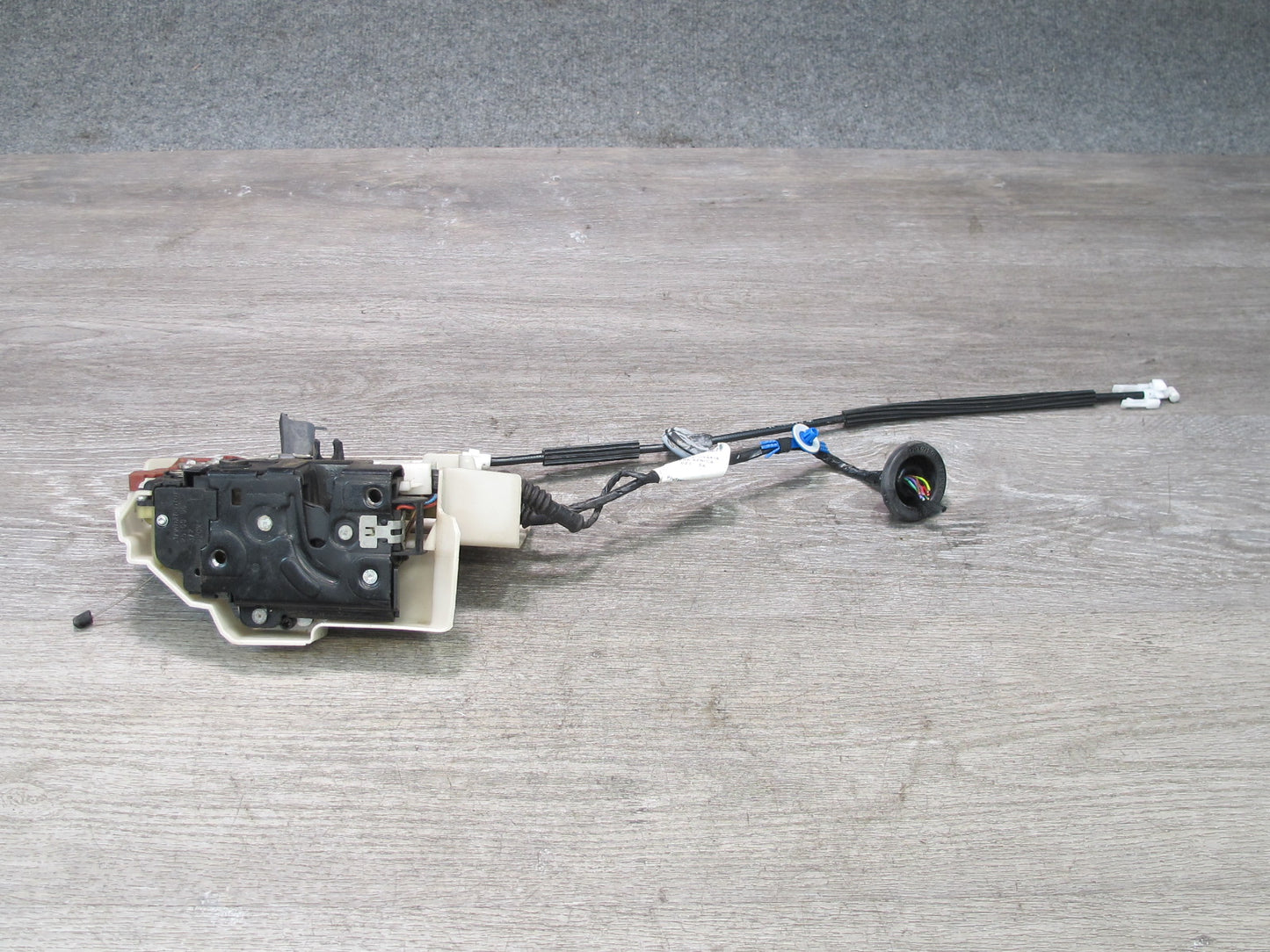 2003-2010 Porsche Cayenne 957 Rear Left Door Lock Latch Actuator