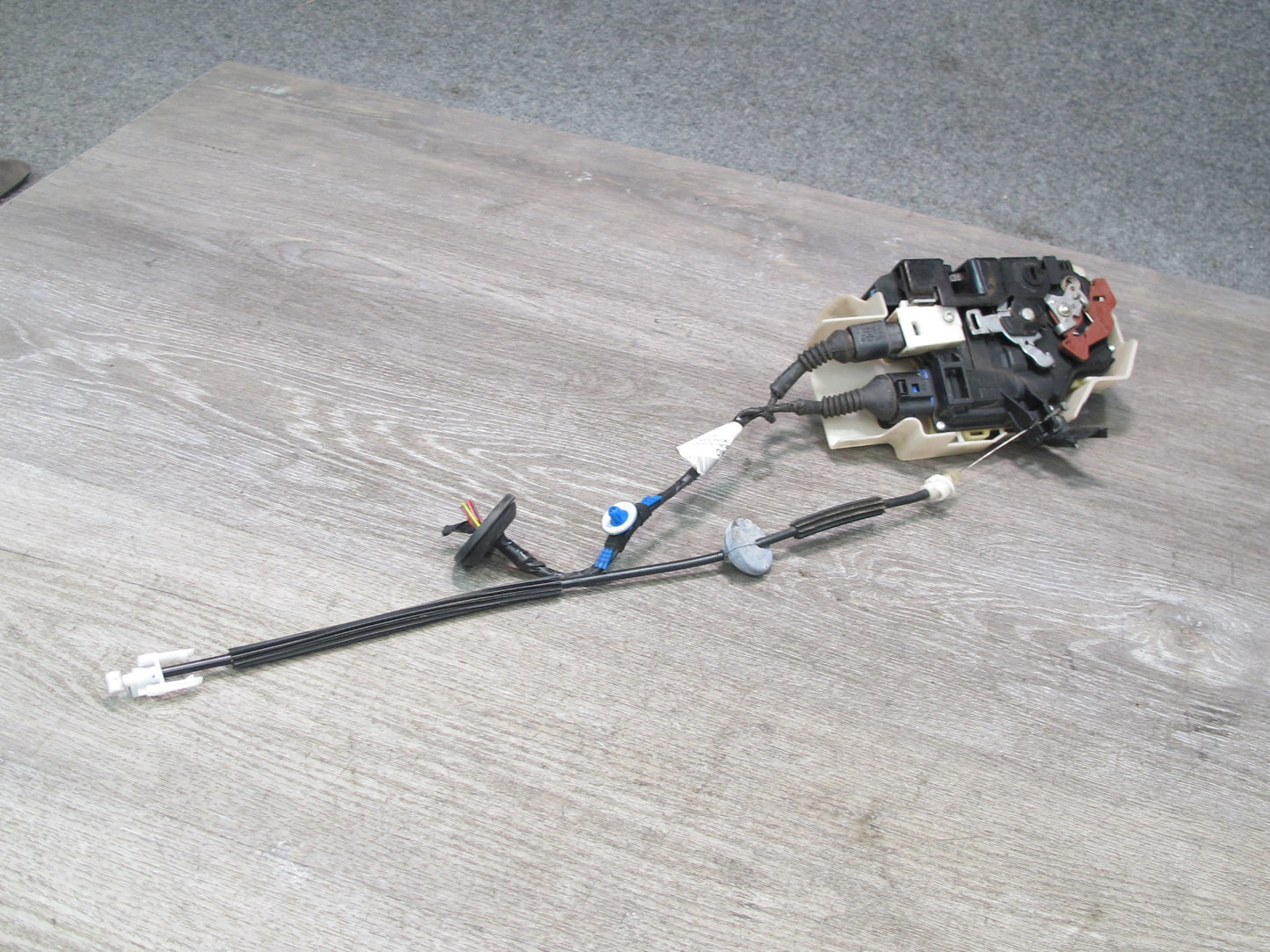 2003-2010 Porsche Cayenne 957 Rear Left Door Lock Latch Actuator