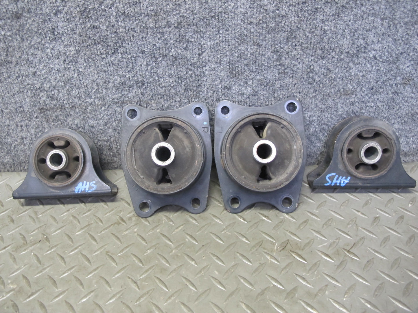 00-09 Honda S2000 Set of 4 Rear Differential Rubber Mount Bracket Bushing OEM