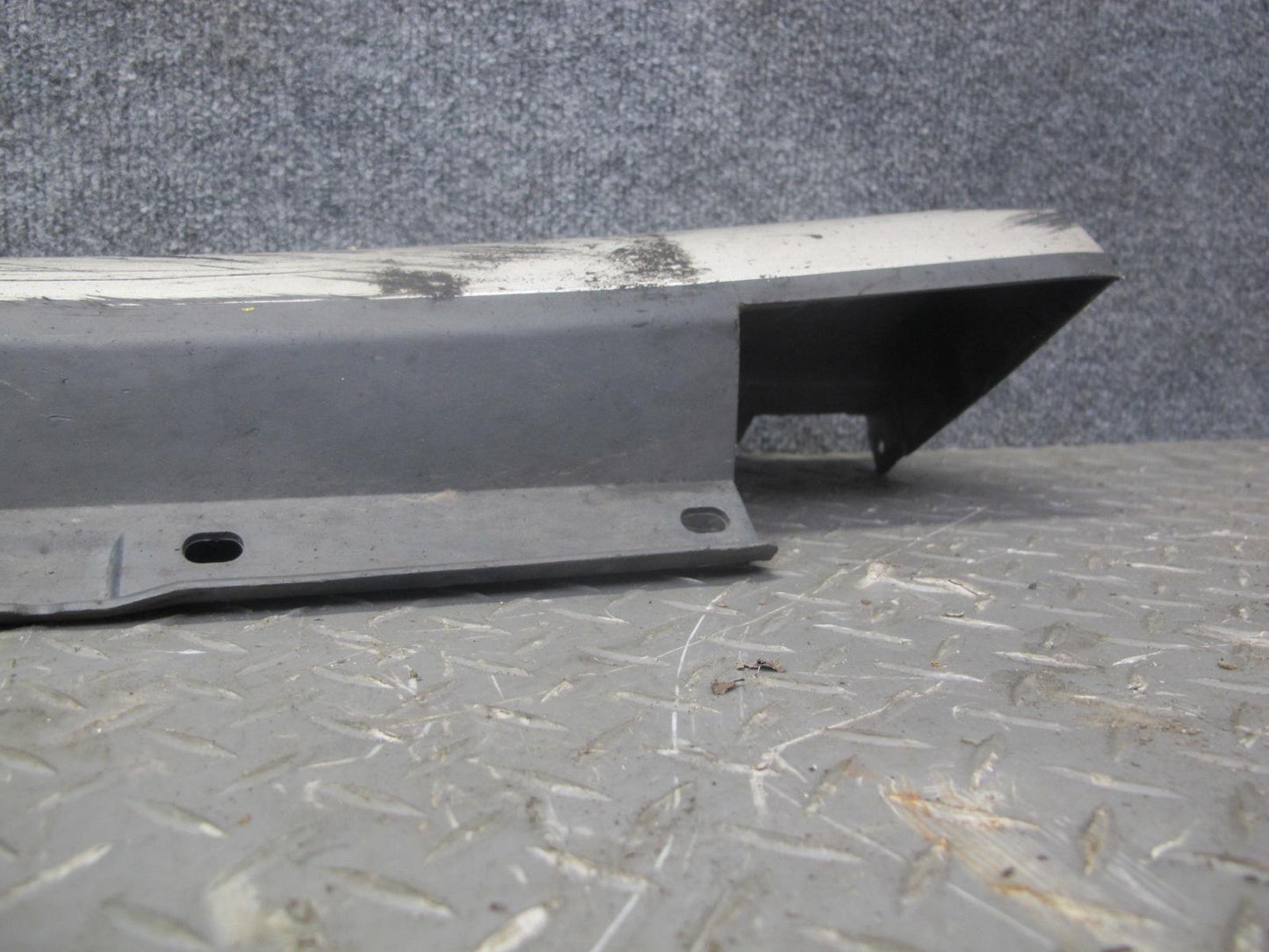 00-05 Lexus GS400 GS430 GS300 Front Right Side Skirt Rocker Panel Silver OEM