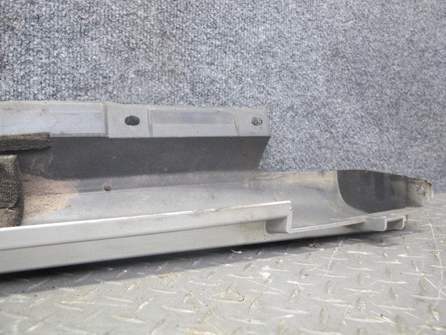 00-05 Lexus GS400 GS430 GS300 Front Right Side Skirt Rocker Panel Silver OEM