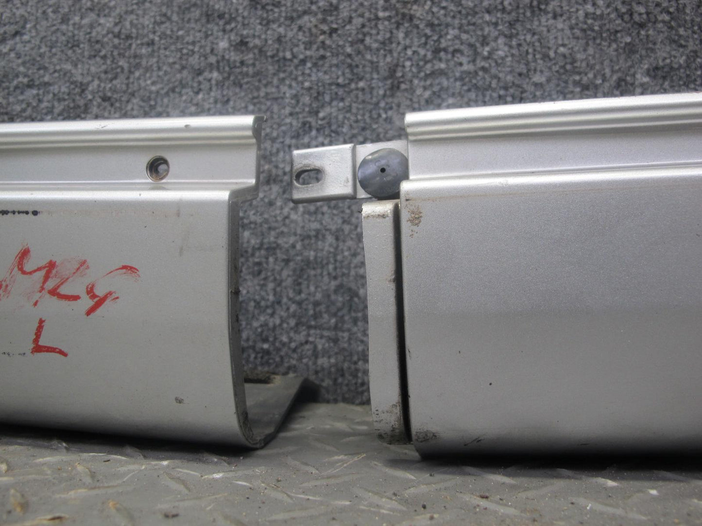 00-05 Lexus GS400 GS430 GS300 Left Side Skirt Rocker Panel Set Silver OEM
