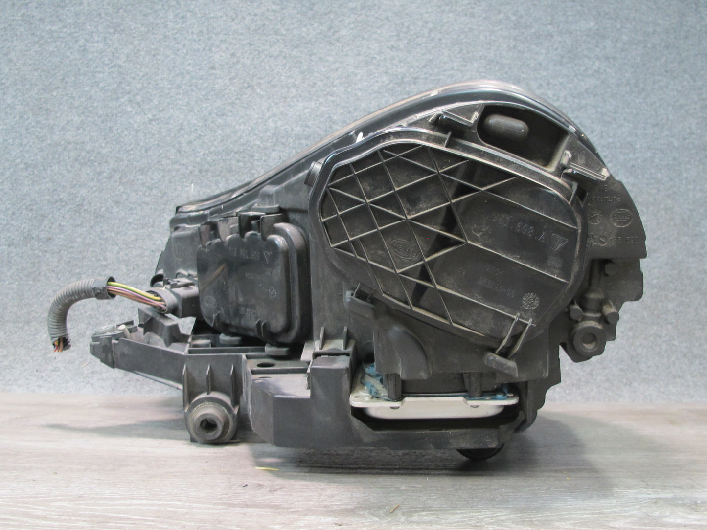 2008-2010 Porsche Cayenne 957 Front Right Xenon HID Headlight Lamp 7L5941032H