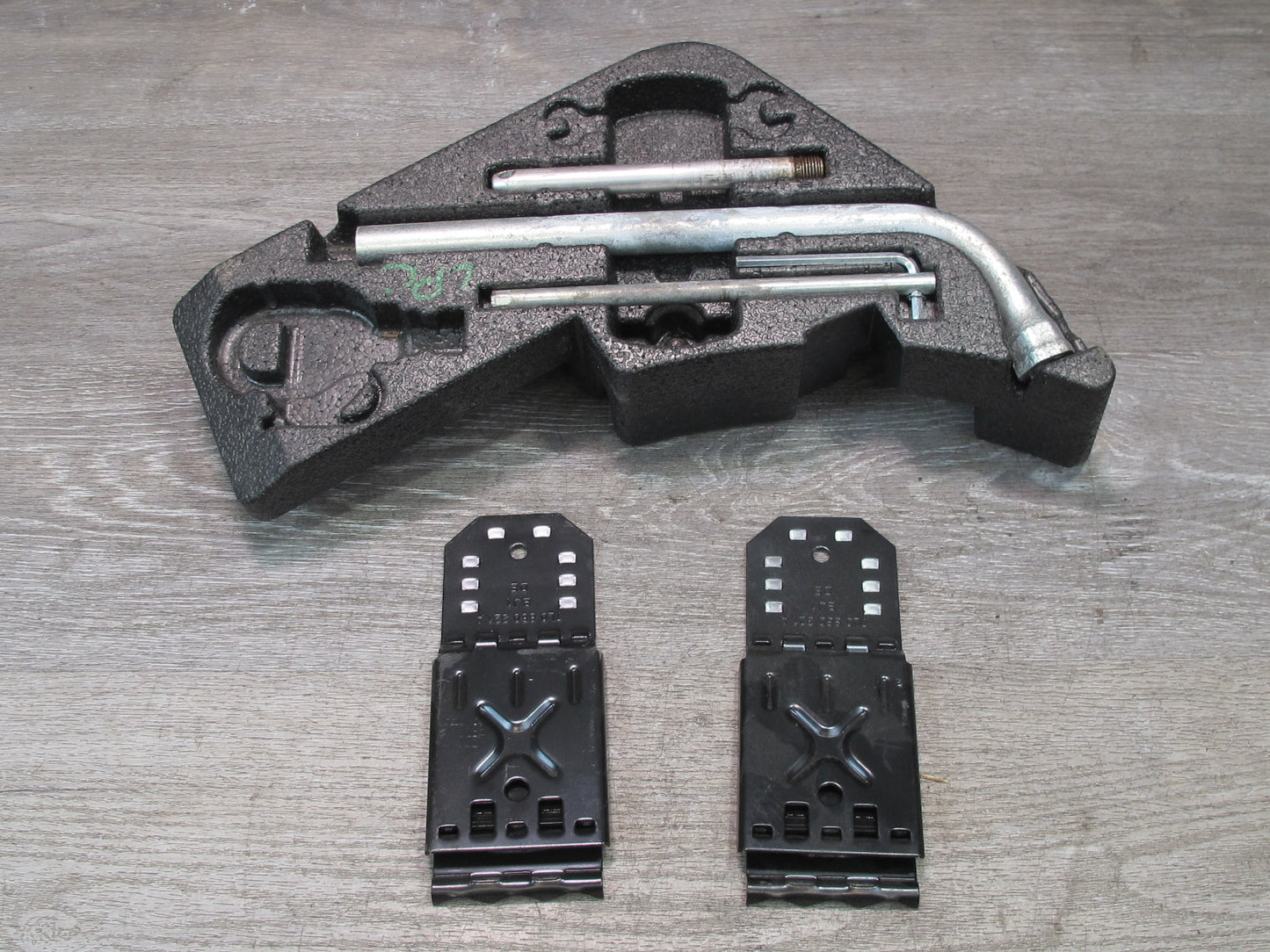 2003-2010 Porsche Cayenne 955 957 Emergency Spare Tire Wrench Tool Stopper Set
