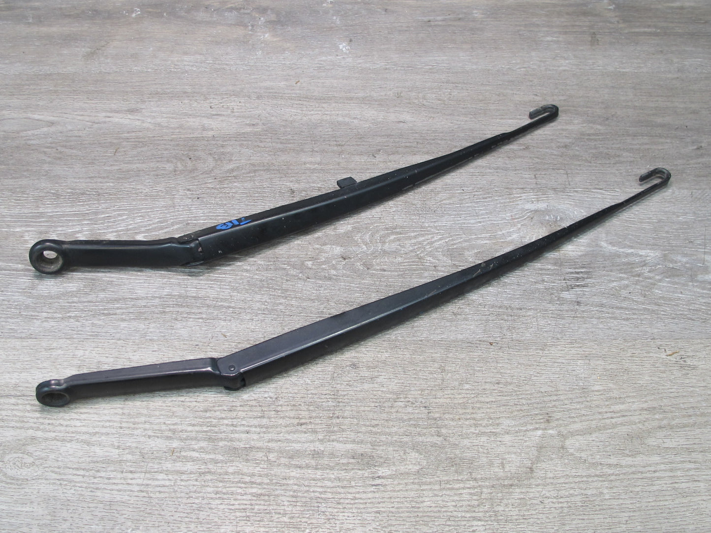 01-06 BMW E46 Coupe Convertible Set of 2 Front Windshield Wiper Arm OEM