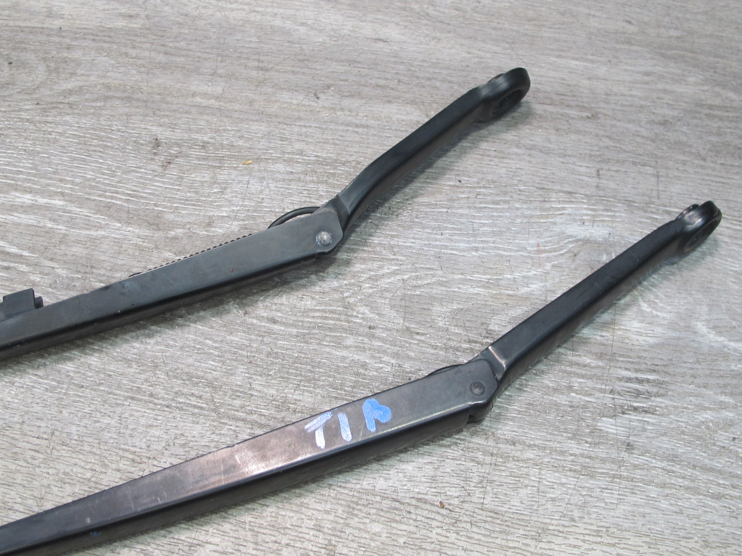 01-06 BMW E46 Coupe Convertible Set of 2 Front Windshield Wiper Arm OEM