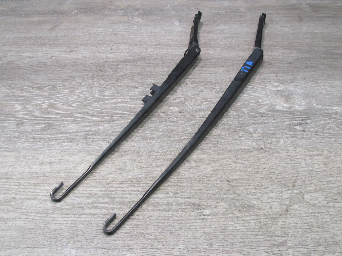 01-06 BMW E46 Coupe Convertible Set of 2 Front Windshield Wiper Arm OEM