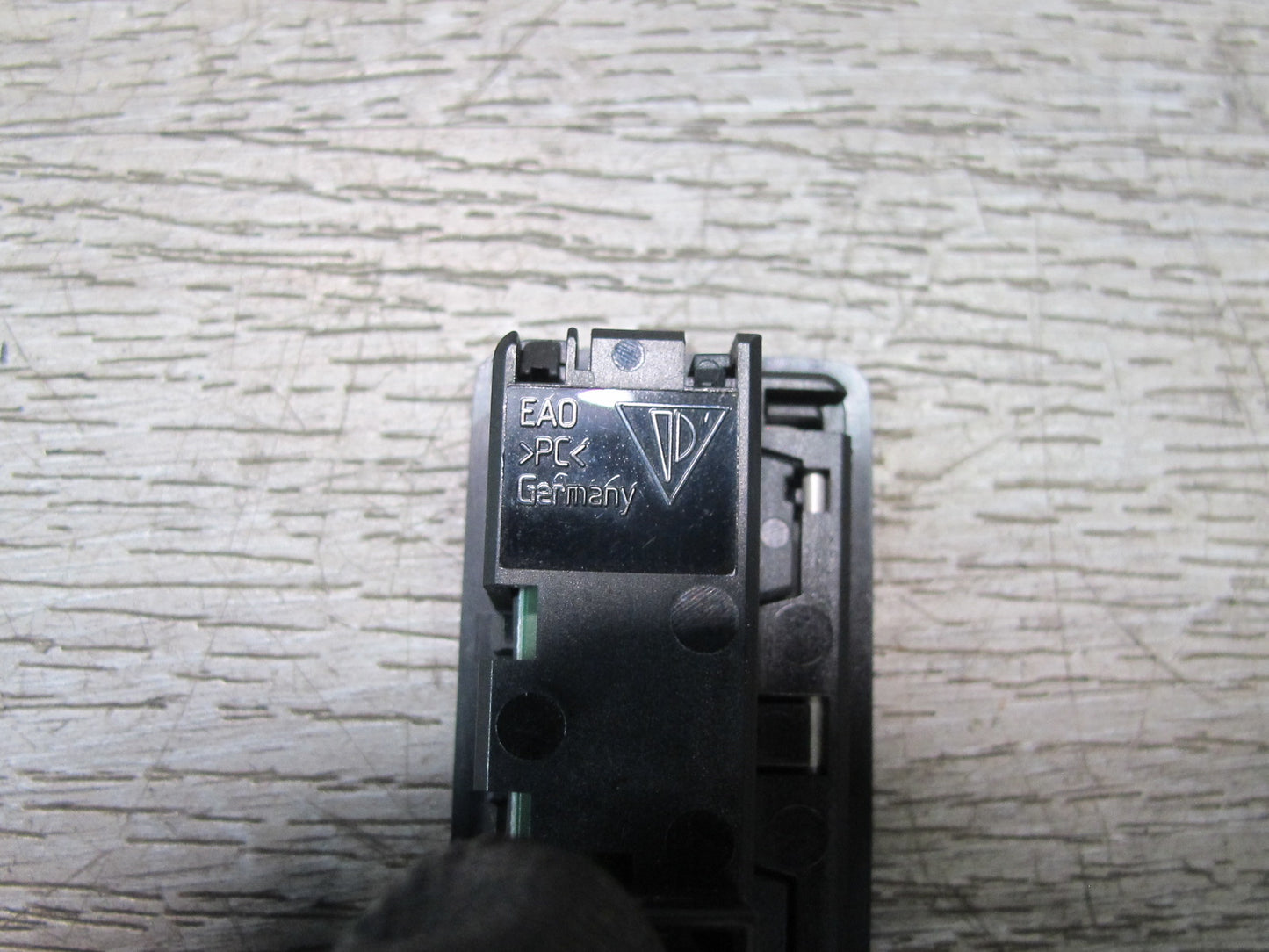 2003-2010 Porsche Cayenne 955 957 Rear Trunk Lid Open Release Button Switch