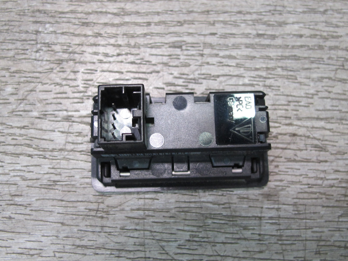 2003-2010 Porsche Cayenne 955 957 Rear Trunk Lid Open Release Button Switch