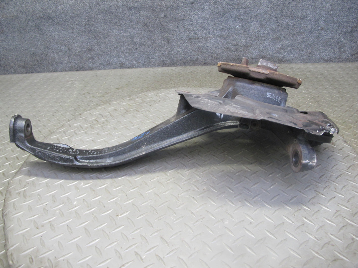 2008-2010 Porsche Cayenne 957 AWD Turbo Front Right Spindle Knuckle Wheel Hub