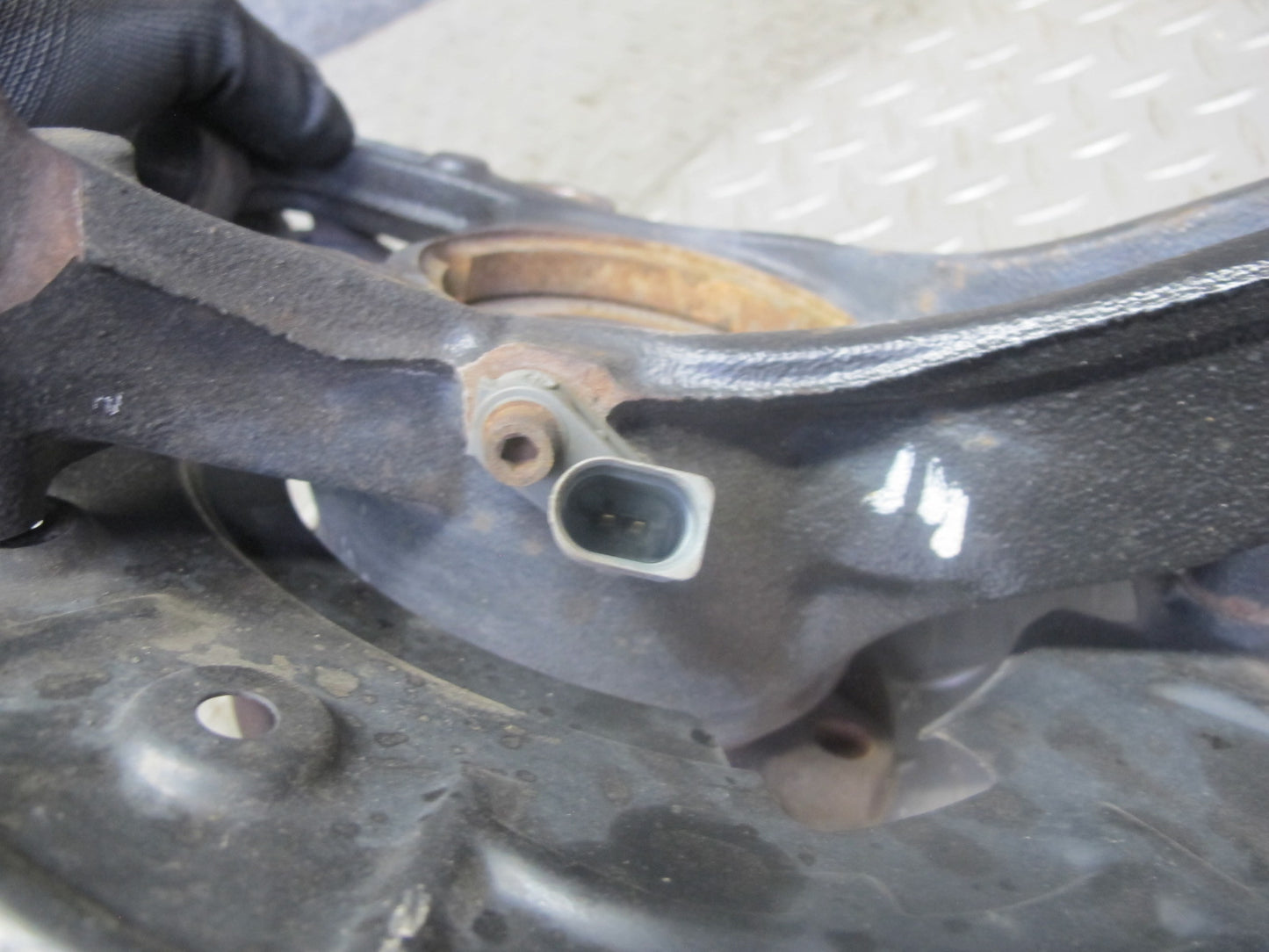 2008-2010 Porsche Cayenne 957 AWD Turbo Front Right Spindle Knuckle Wheel Hub