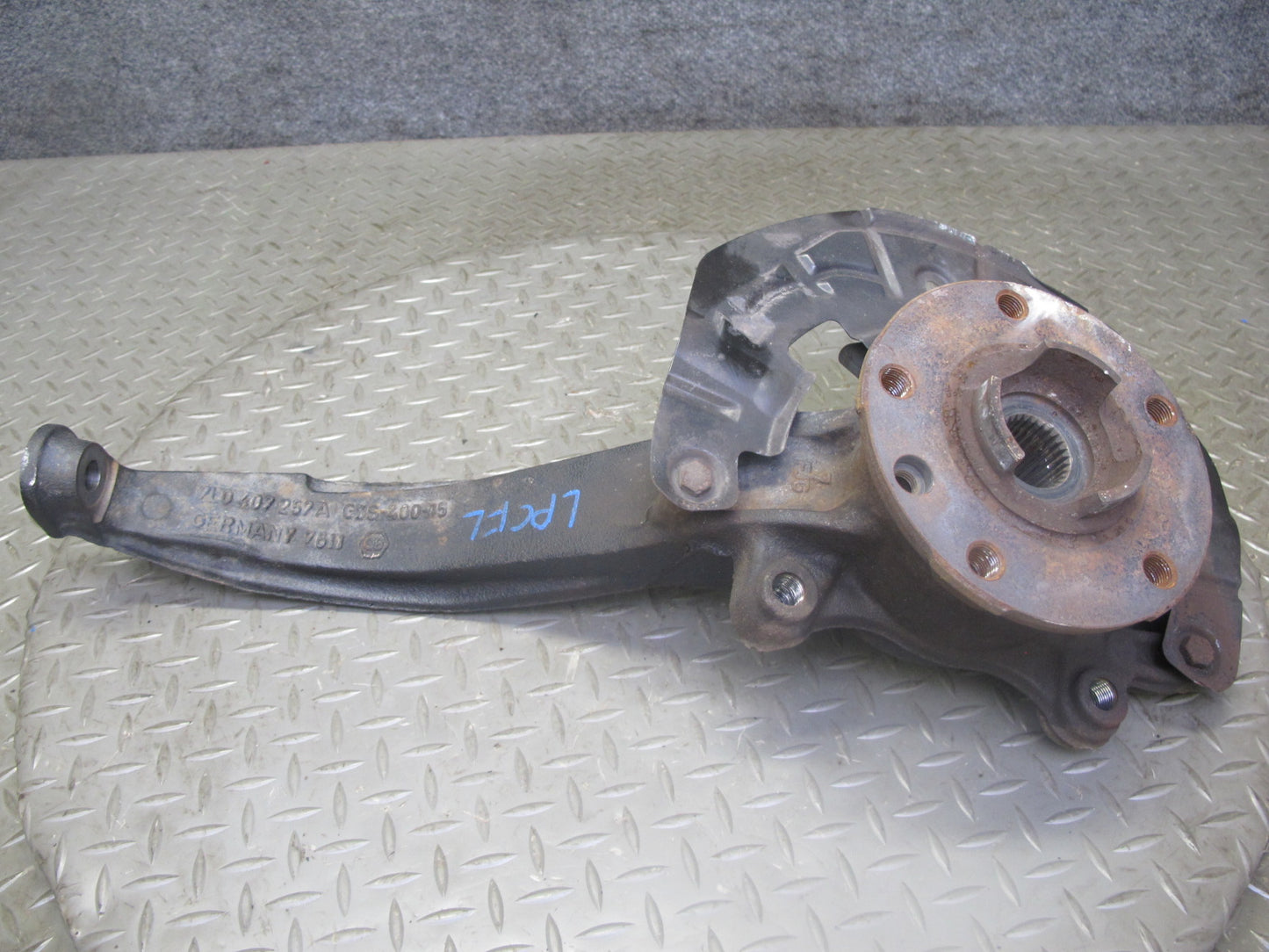 2008-2010 Porsche Cayenne 957 AWD Turbo Front Left Spindle Knuckle Wheel Hub