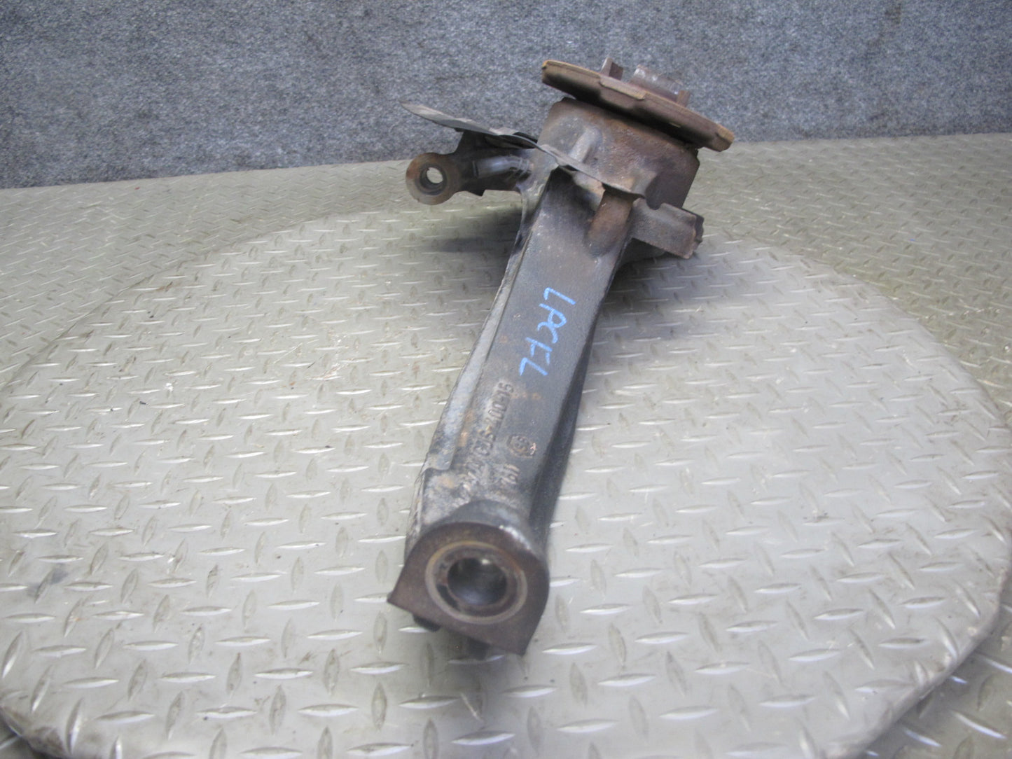 2008-2010 Porsche Cayenne 957 AWD Turbo Front Left Spindle Knuckle Wheel Hub
