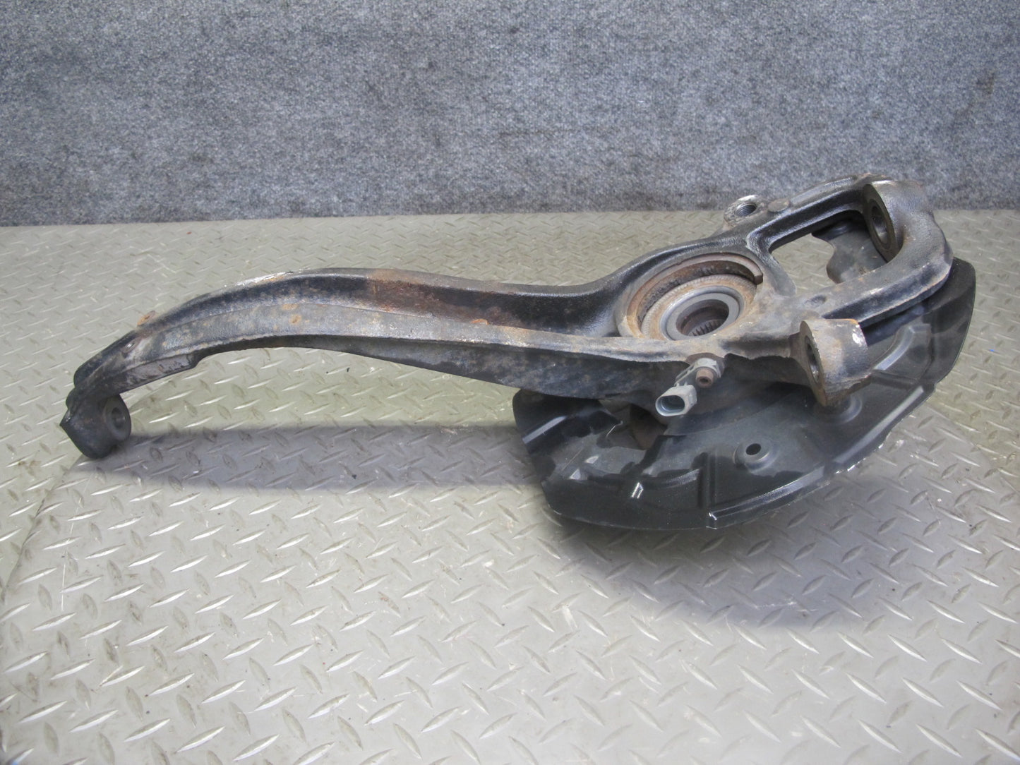 2008-2010 Porsche Cayenne 957 AWD Turbo Front Left Spindle Knuckle Wheel Hub