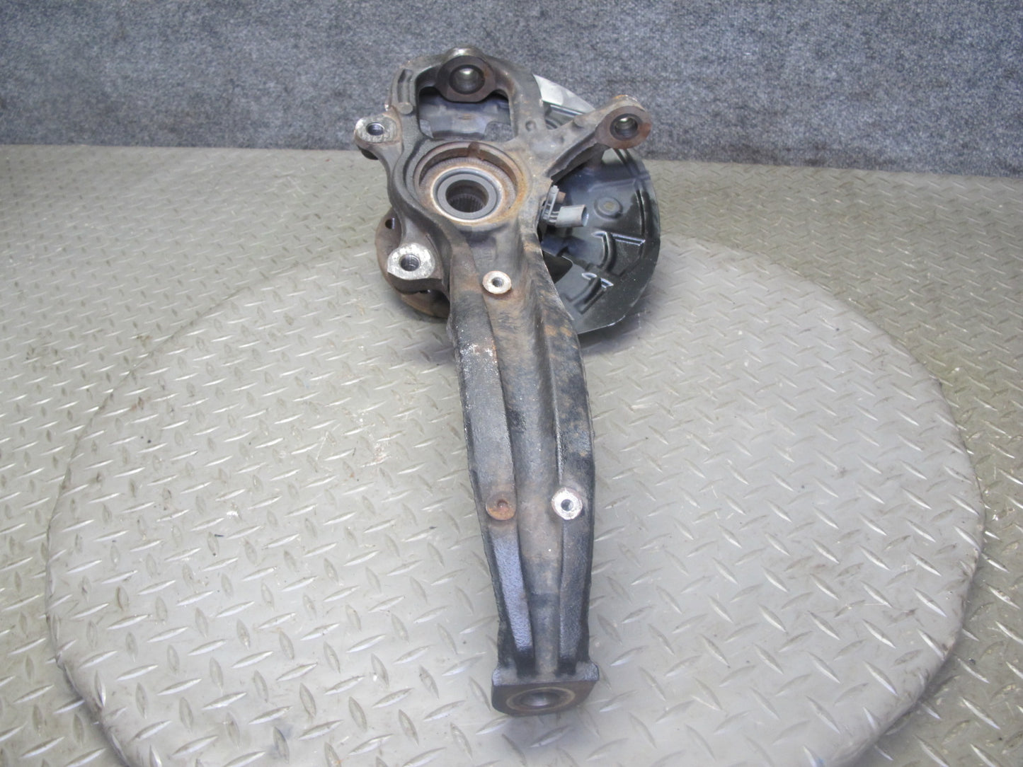 2008-2010 Porsche Cayenne 957 AWD Turbo Front Left Spindle Knuckle Wheel Hub