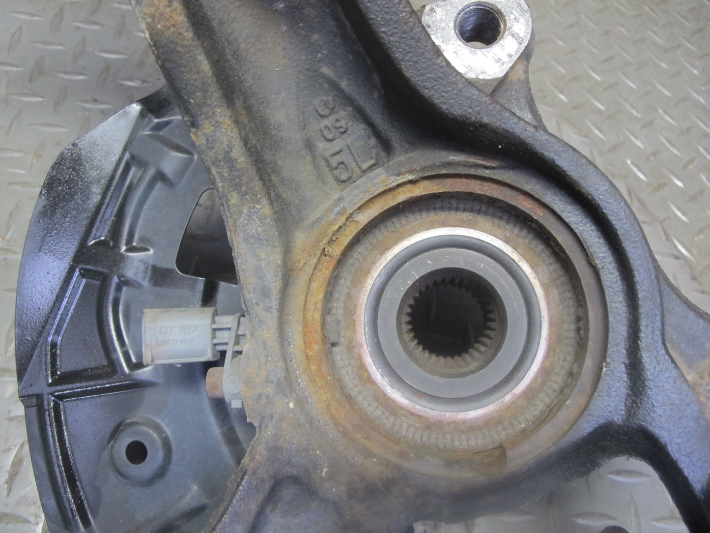 2008-2010 Porsche Cayenne 957 AWD Turbo Front Left Spindle Knuckle Wheel Hub