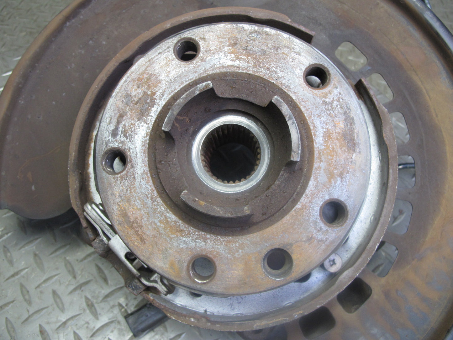 2008-2010 Porsche Cayenne 957 AWD Turbo Rear Right Spindle Knuckle Wheel Hub