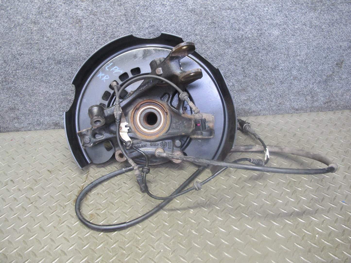 2008-2010 Porsche Cayenne 957 AWD Turbo Rear Right Spindle Knuckle Wheel Hub