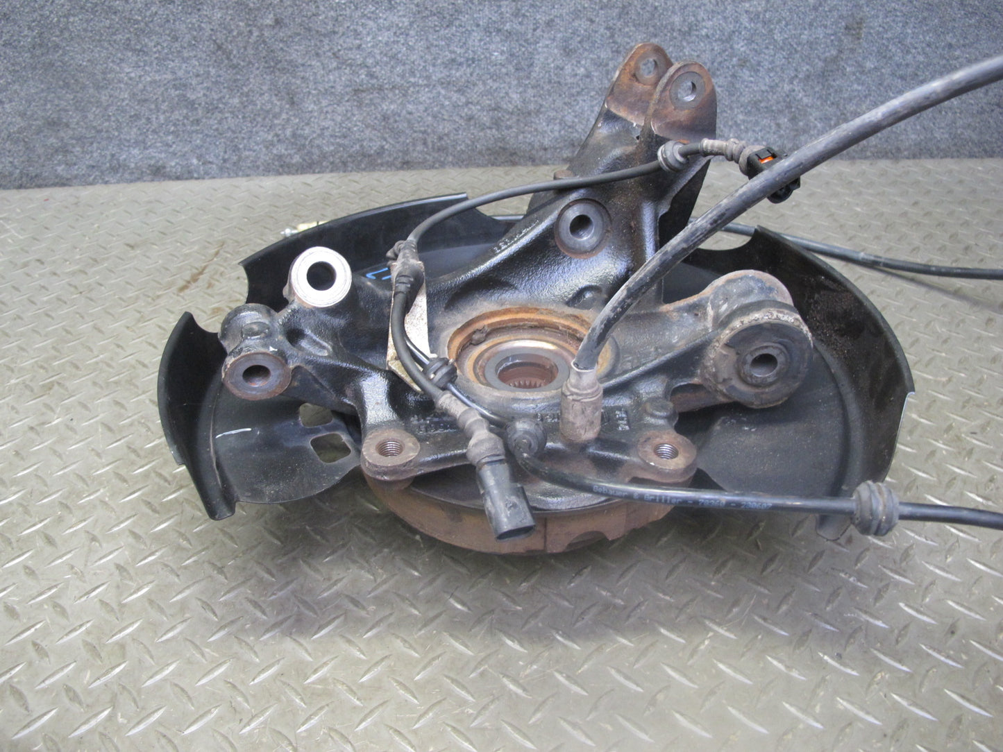 2008-2010 Porsche Cayenne 957 AWD Turbo Rear Right Spindle Knuckle Wheel Hub