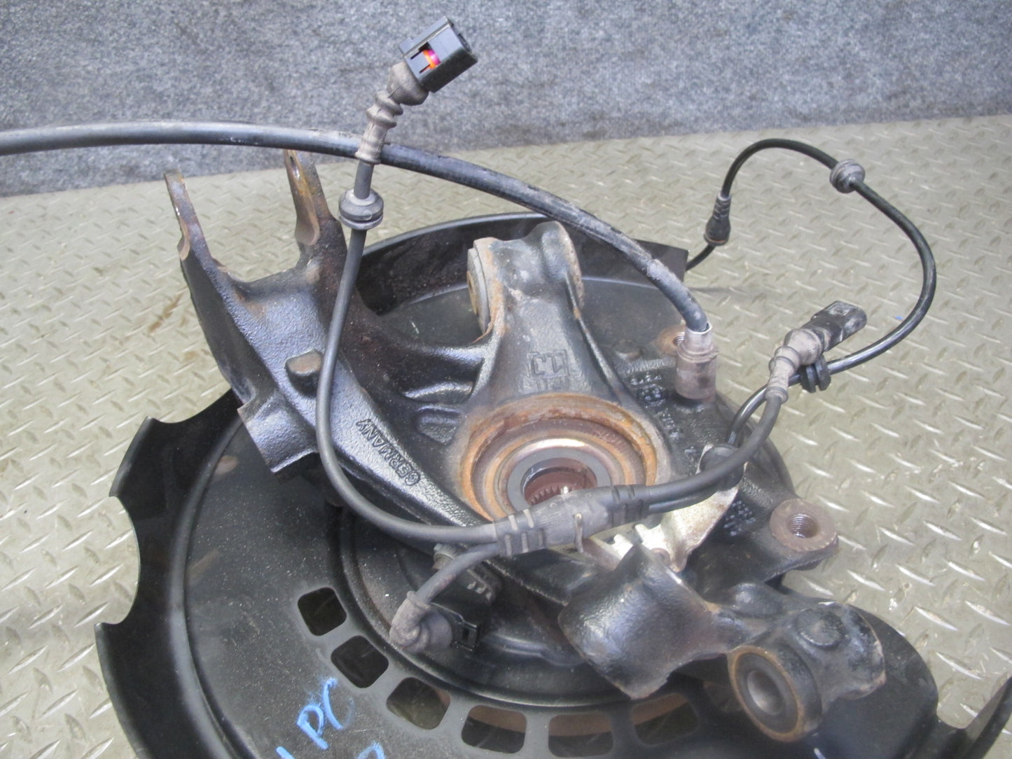 2008-2010 Porsche Cayenne 957 AWD Turbo Rear Right Spindle Knuckle Wheel Hub