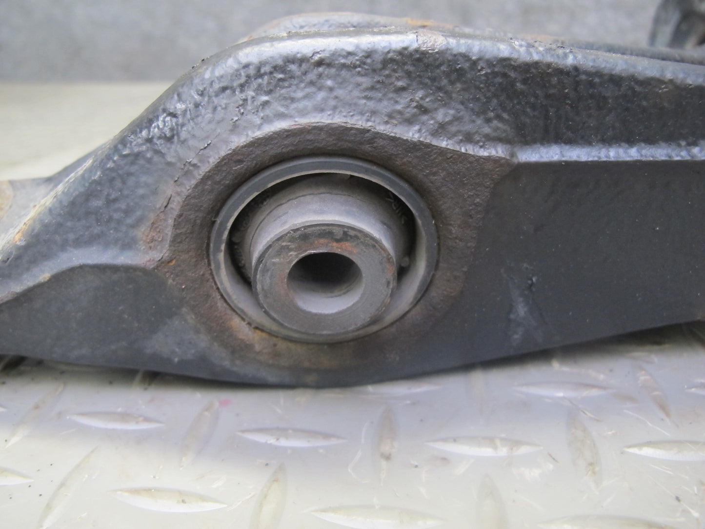 2008-2010 Porsche Cayenne 957 Front Left Suspension Lower Control Arm 7L0407153C
