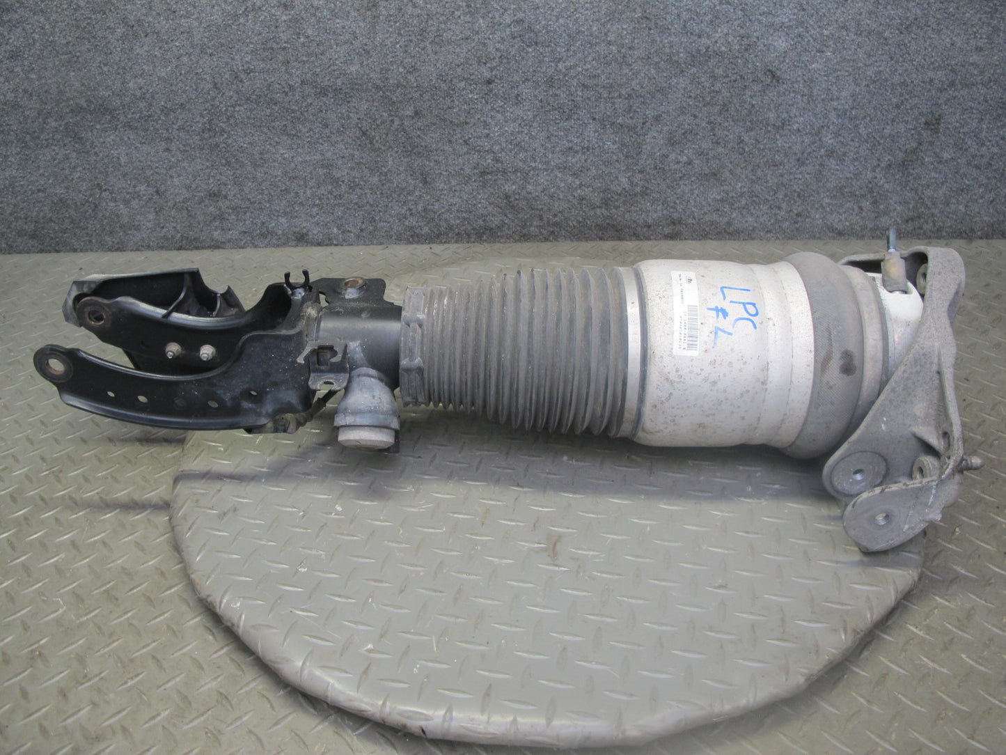 2008-2010 Porsche Cayenne 957 Front Left Air Spring Strut Shock Absorber