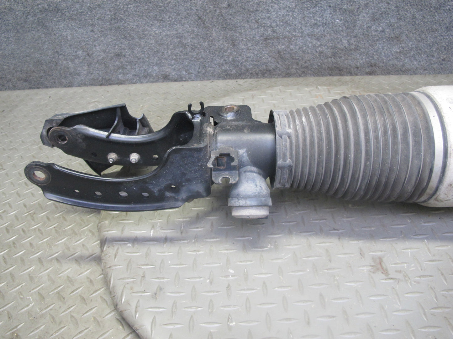 2008-2010 Porsche Cayenne 957 Front Left Air Spring Strut Shock Absorber