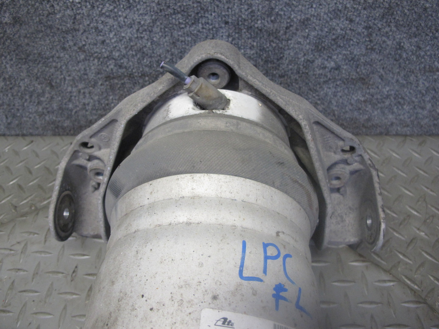 2008-2010 Porsche Cayenne 957 Front Left Air Spring Strut Shock Absorber