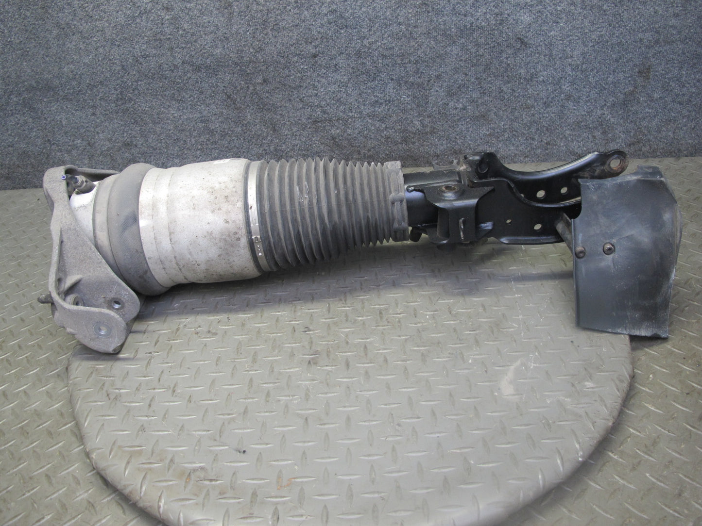 2008-2010 Porsche Cayenne 957 Front Left Air Spring Strut Shock Absorber
