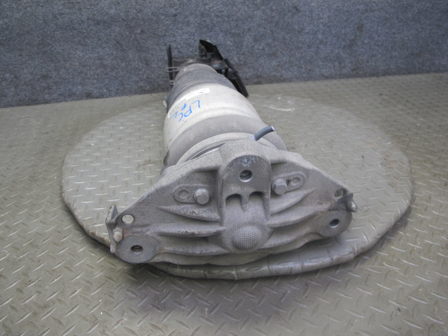 2008-2010 Porsche Cayenne 957 Front Left Air Spring Strut Shock Absorber