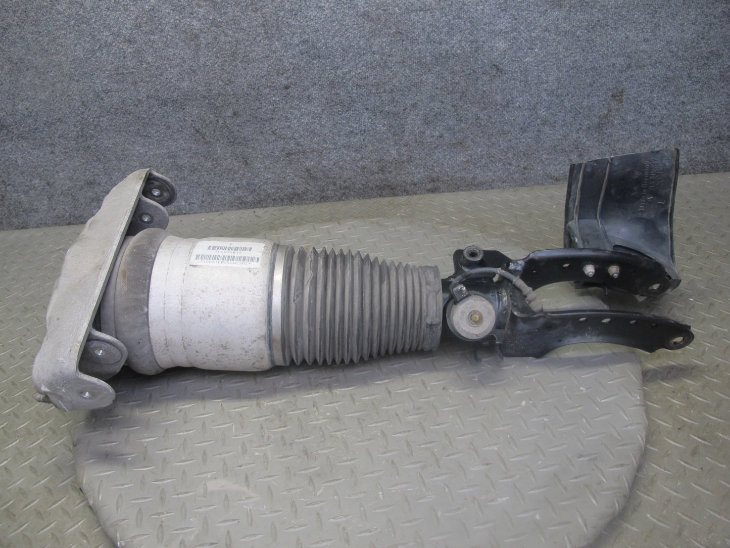 2008-2010 Porsche Cayenne 957 Front Left Air Spring Strut Shock Absorber