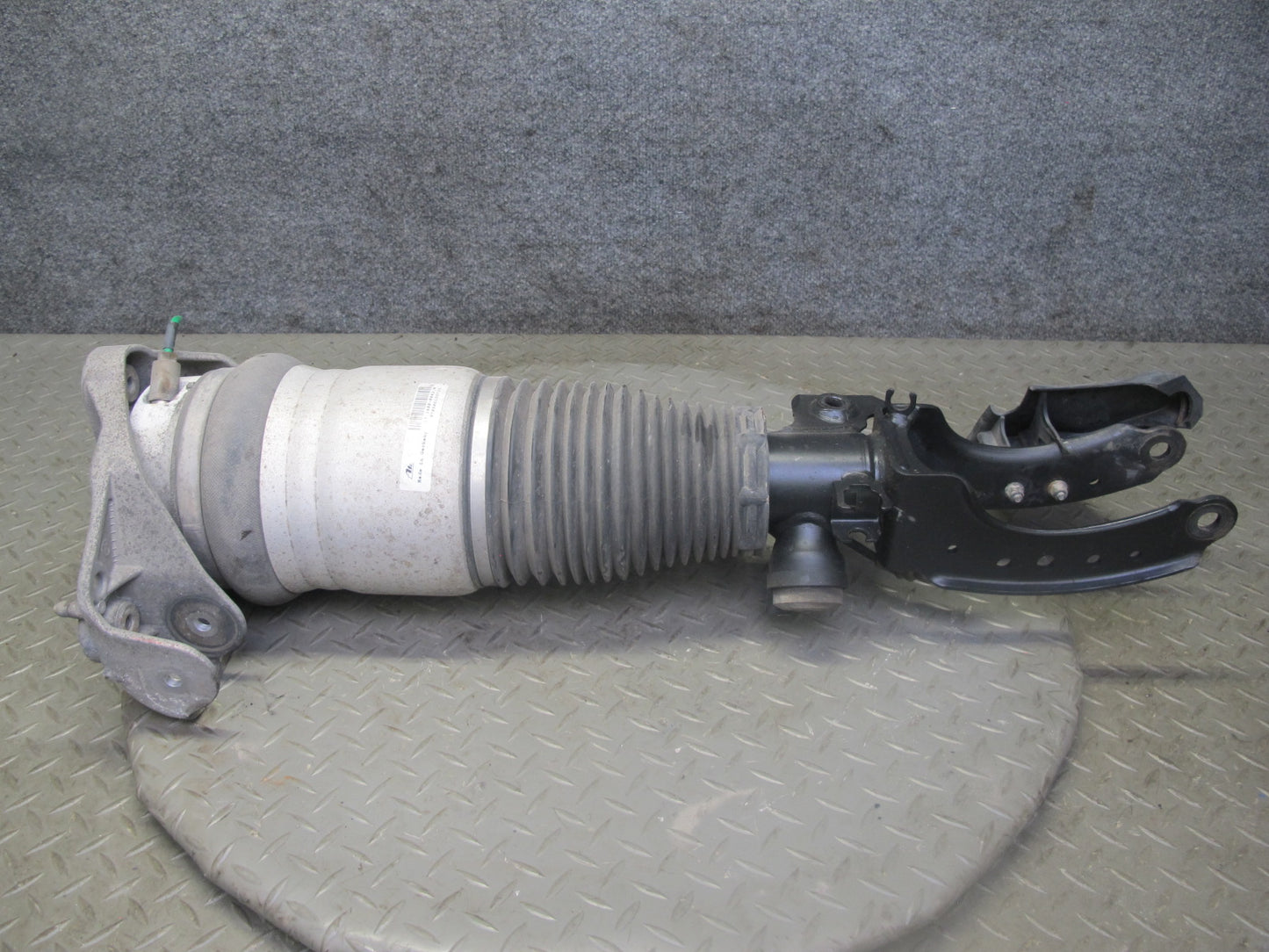 2008-2010 Porsche Cayenne 957 Front Right Air Spring Strut Shock Absorber
