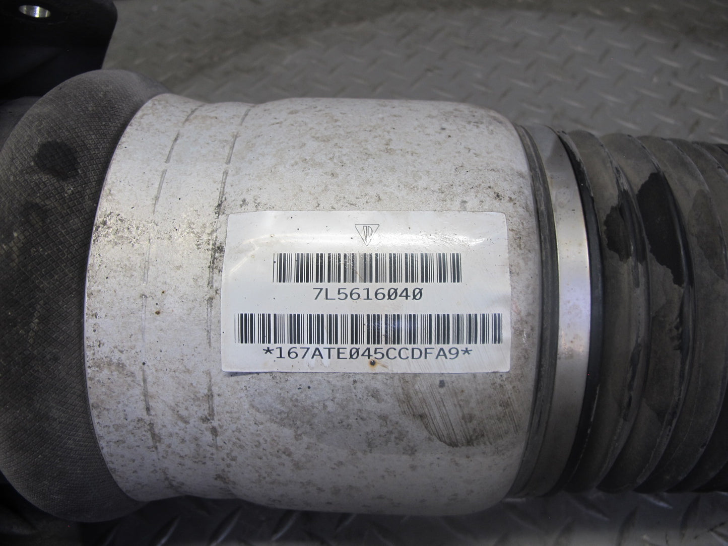 2008-2010 Porsche Cayenne 957 Front Right Air Spring Strut Shock Absorber