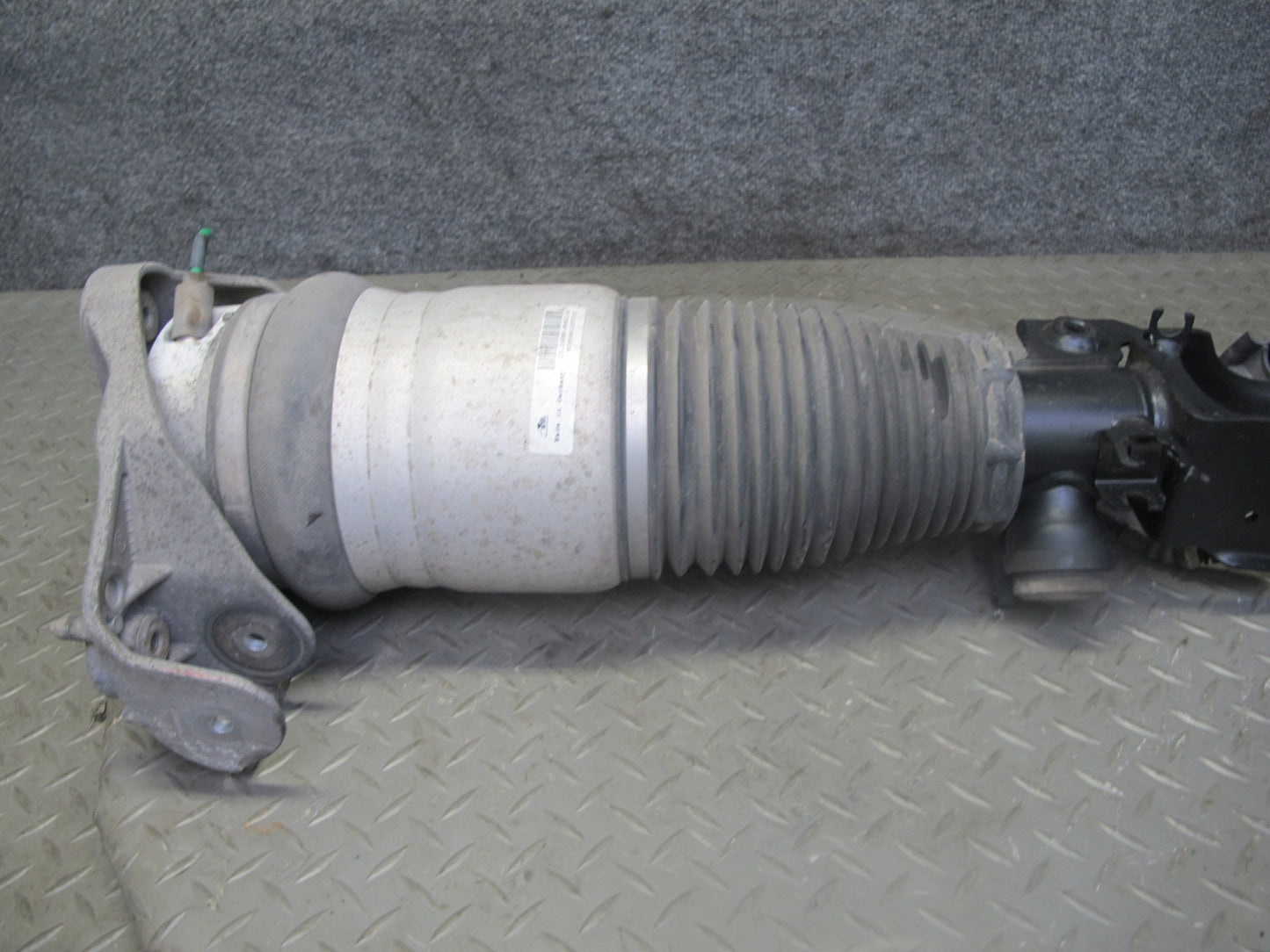 2008-2010 Porsche Cayenne 957 Front Right Air Spring Strut Shock Absorber