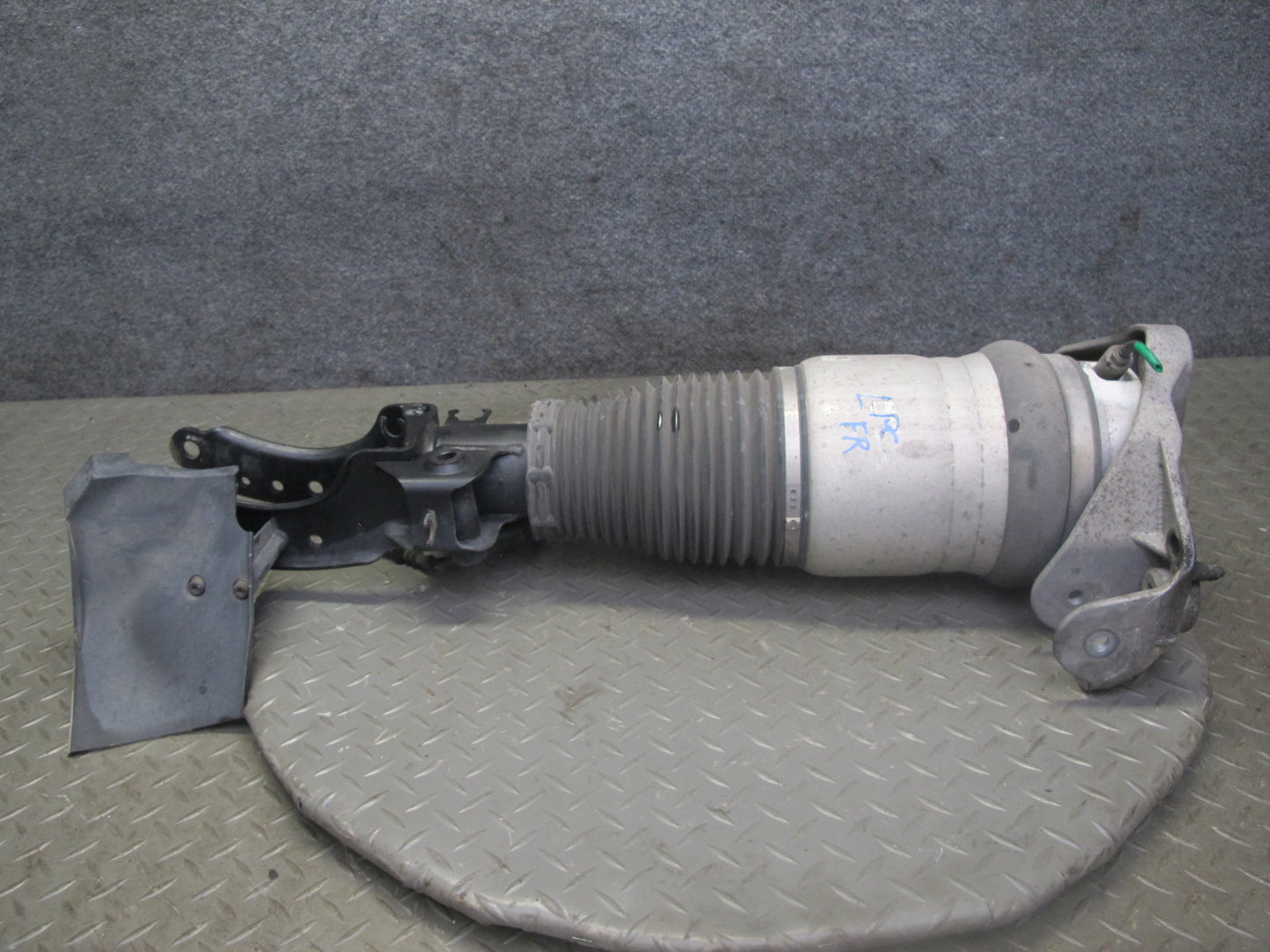 2008-2010 Porsche Cayenne 957 Front Right Air Spring Strut Shock Absorber