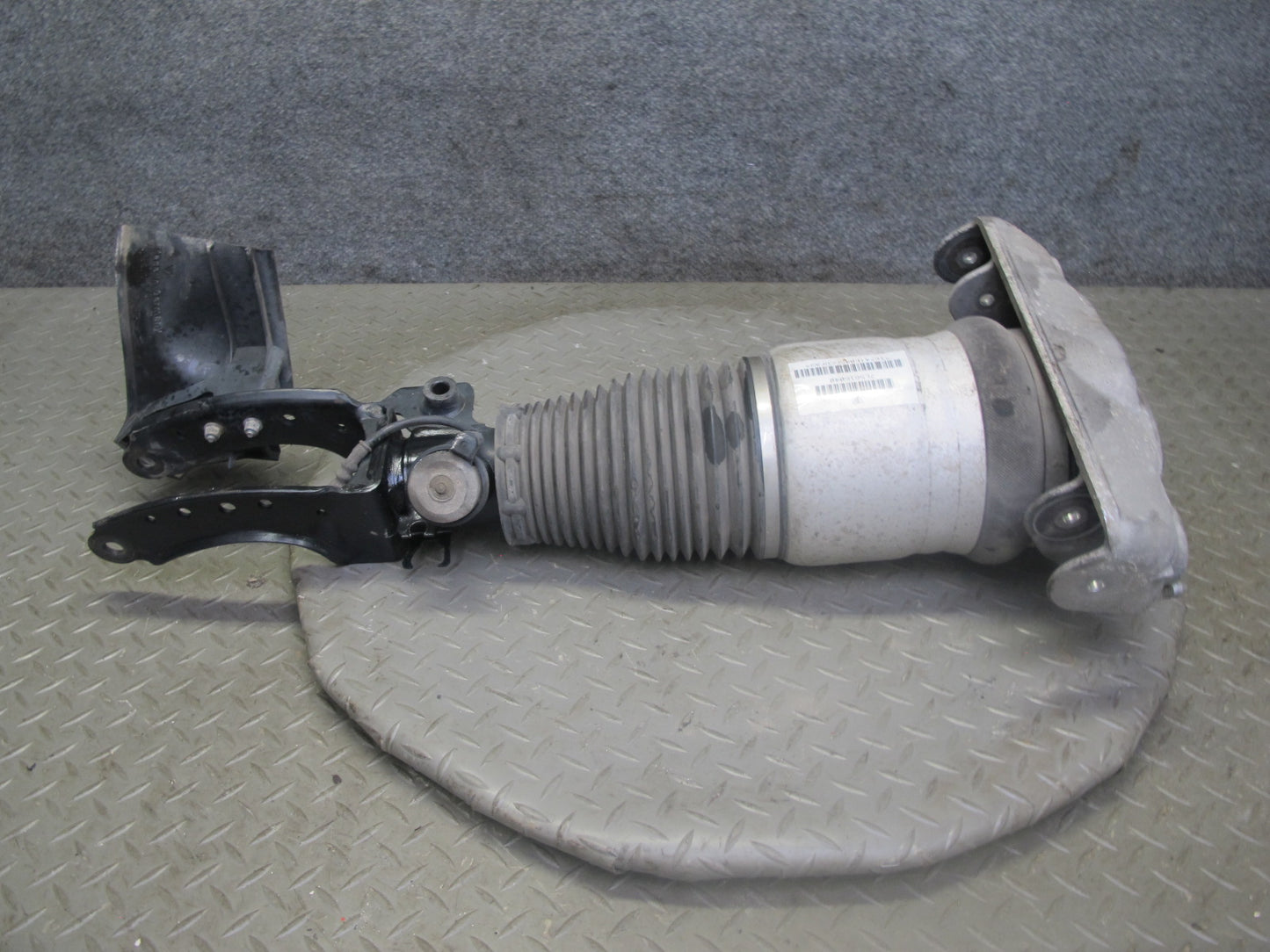 2008-2010 Porsche Cayenne 957 Front Right Air Spring Strut Shock Absorber