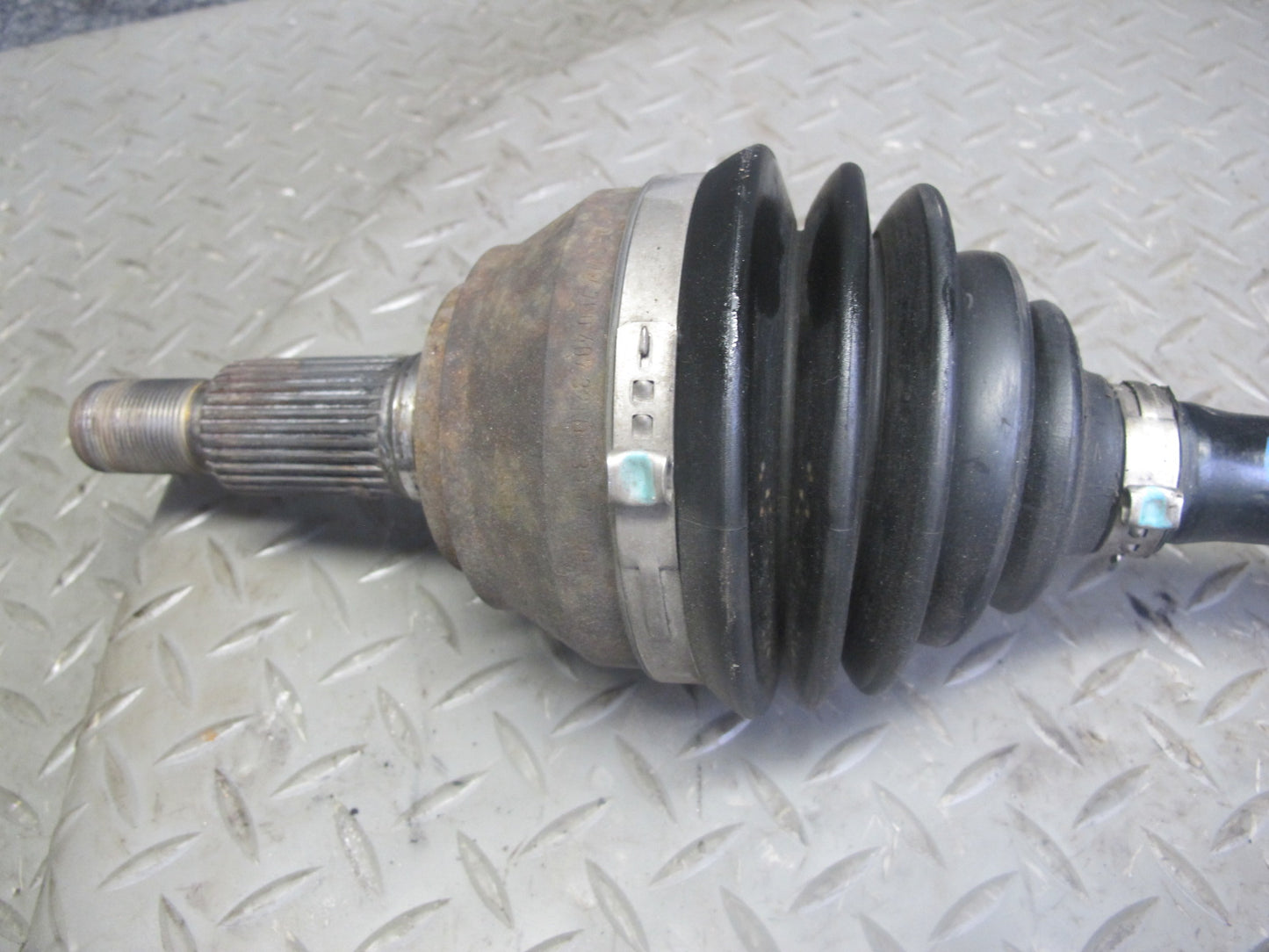 2008-2010 Porsche Cayenne 957 AWD Turbo Front Right Suspension Axle Shaft