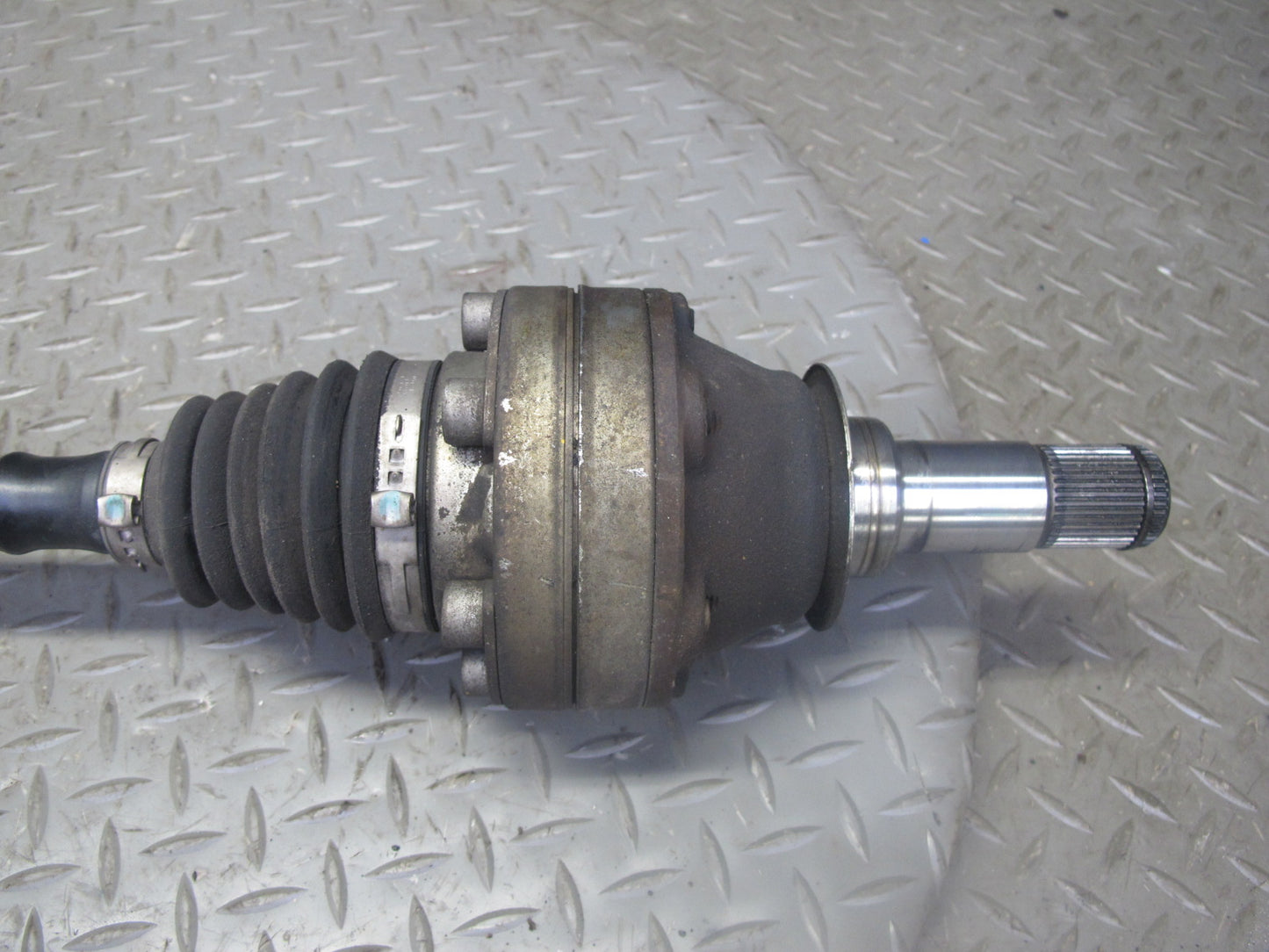 2008-2010 Porsche Cayenne 957 AWD Turbo Front Right Suspension Axle Shaft