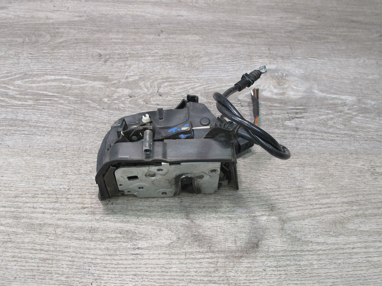 01-06 BMW E46 3-SERIES Coupe Convertible Right Door Lock Latch Actuator OEM