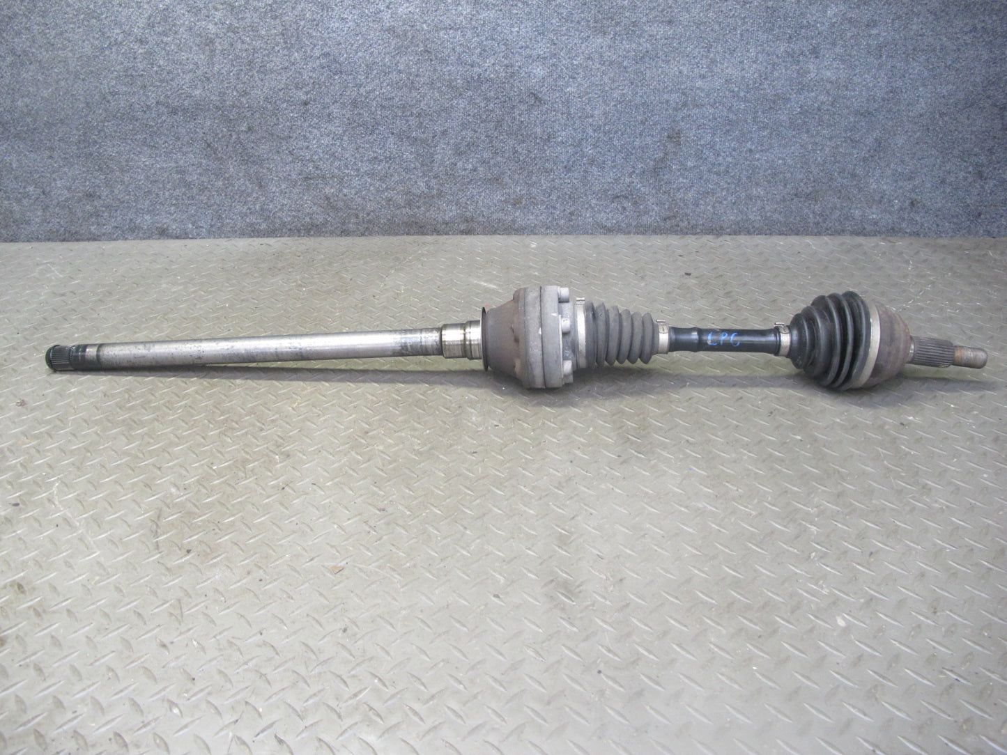 2008-2010 Porsche Cayenne 957 AWD Turbo Front Left Suspension Axle Shaft